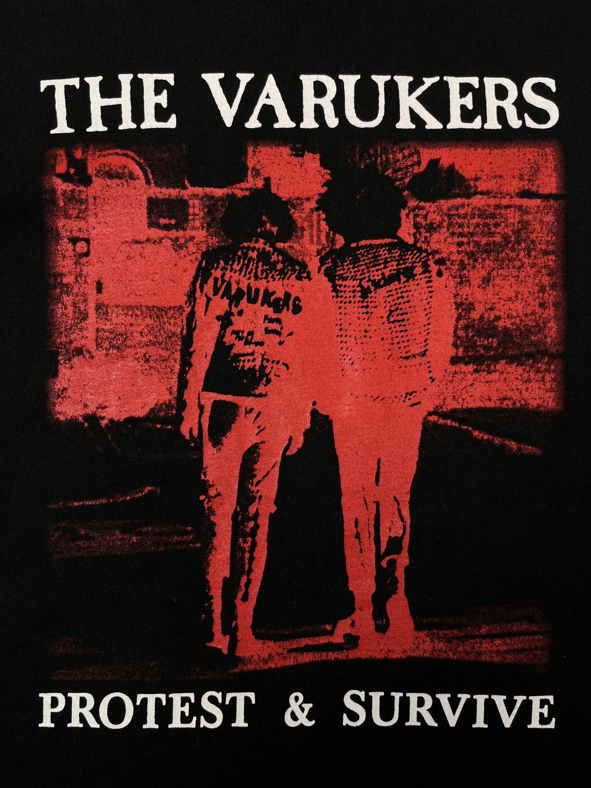 Band Tees 2000s THE VARUKERS PROTEST & SURVIVE RARE VINTAGE TEE - 762 Size US L / EU 52-54 / 3 - 3 Thumbnail