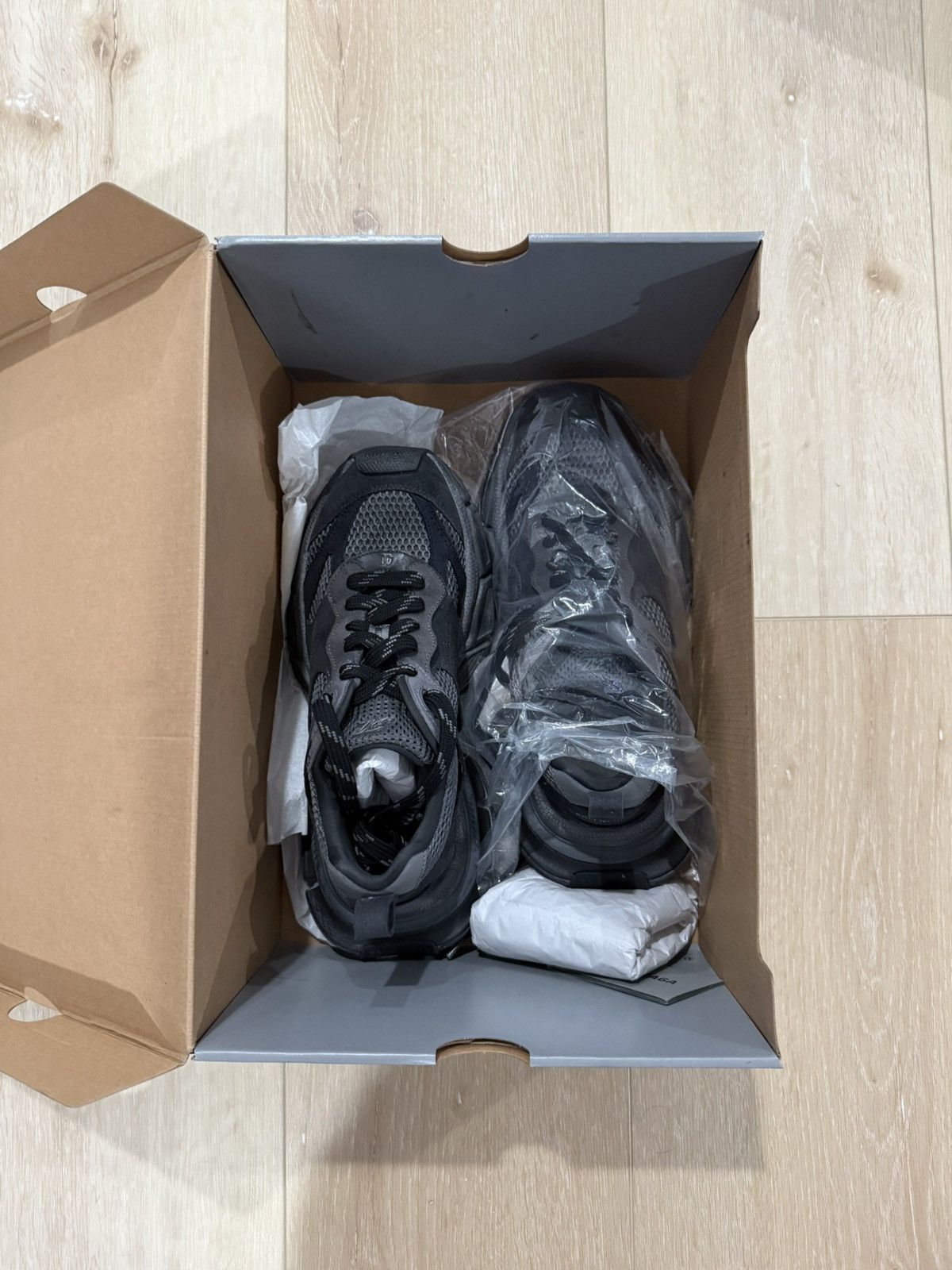 Balenciaga Balenciaga Men's 3XL Lace Up Sneakers Gris Size 8 US 41 EU Size US 8 / EU 41 - 7 Thumbnail
