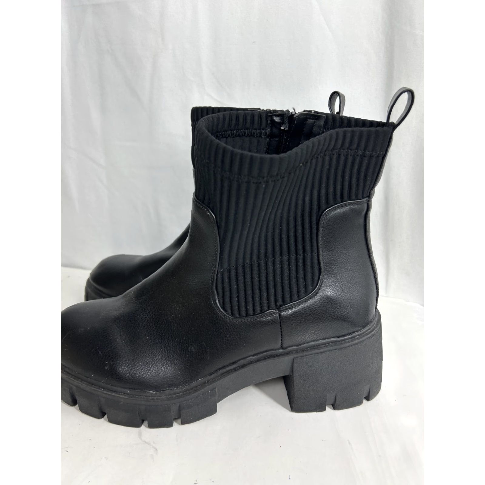 Torrid Torrid Black Chelsea Lug Bootie Ankle Zip Size 10 Women US Shoe Size 10 Chelsea Style Faux Leather Boot MSRP 65 Size US 10 / IT 40 - 5 Thumbnail