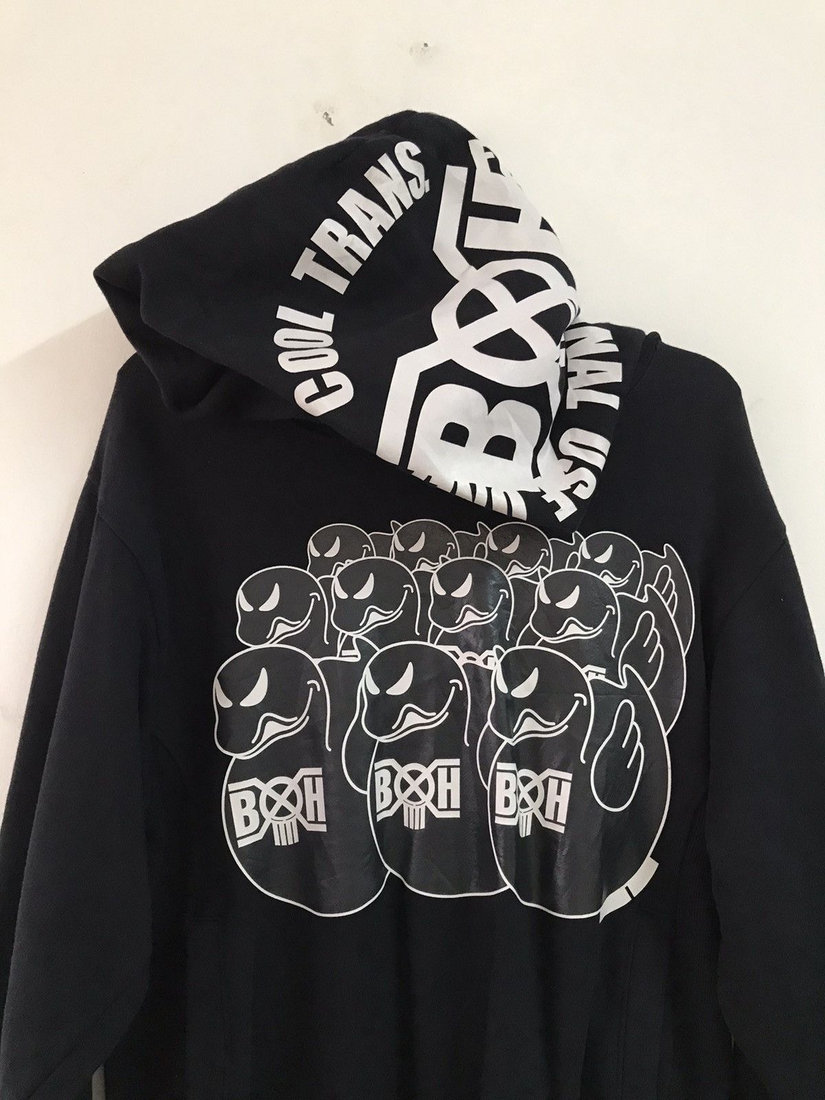 Vintage Bounty Hunter Hoodie Sweatshirt Black Dragon