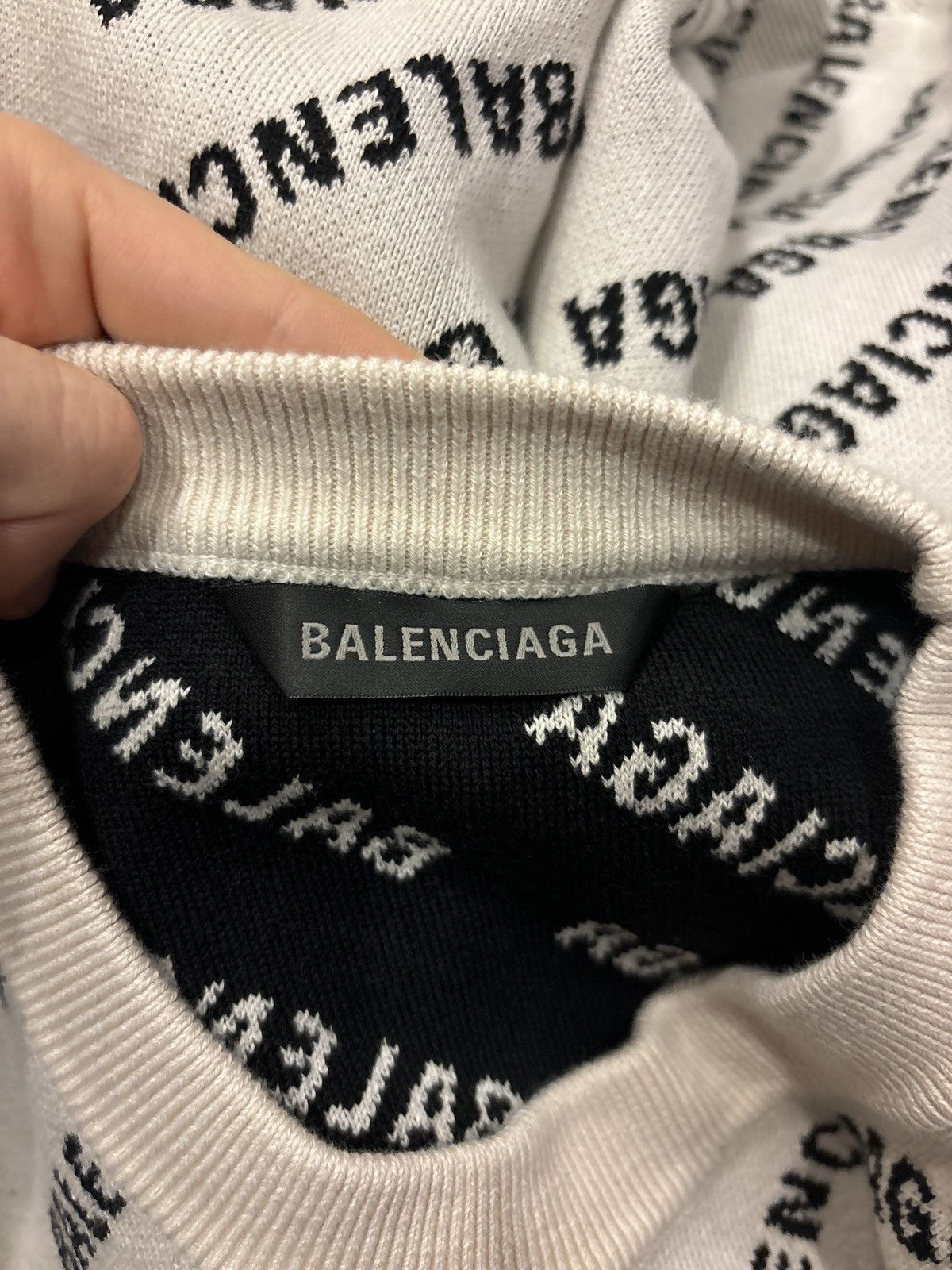Balenciaga Balenciaga White All Over Wool Crewneck Size US M / EU 48-50 / 2 - 5 Thumbnail