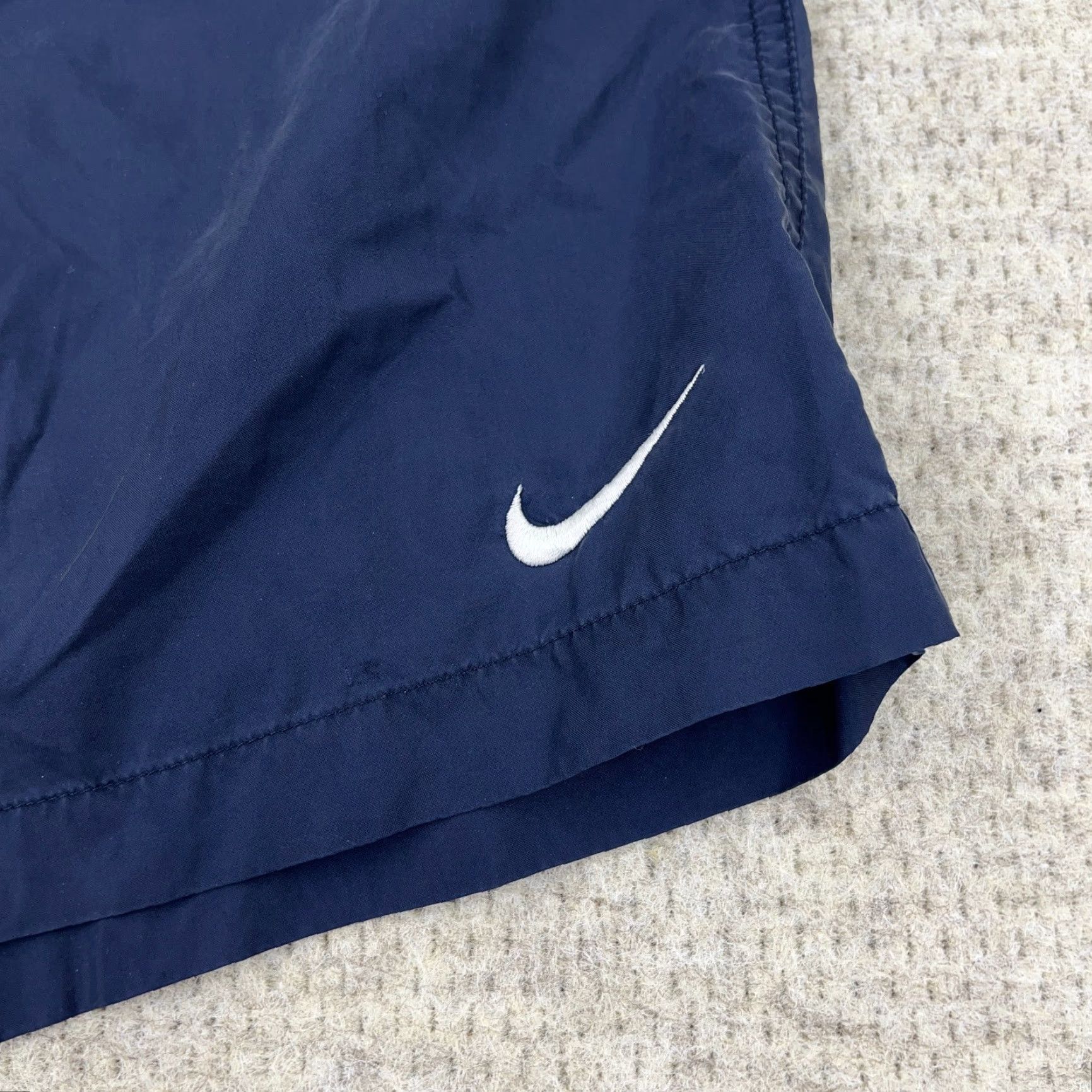 Nike VINTAGE Nike Swim Trunks Men Large Navy Blue Bored Shorts Spellout 2000s Swim Trunks Nike Men L Navy Blue 2000s Size US 33 - 3 Thumbnail
