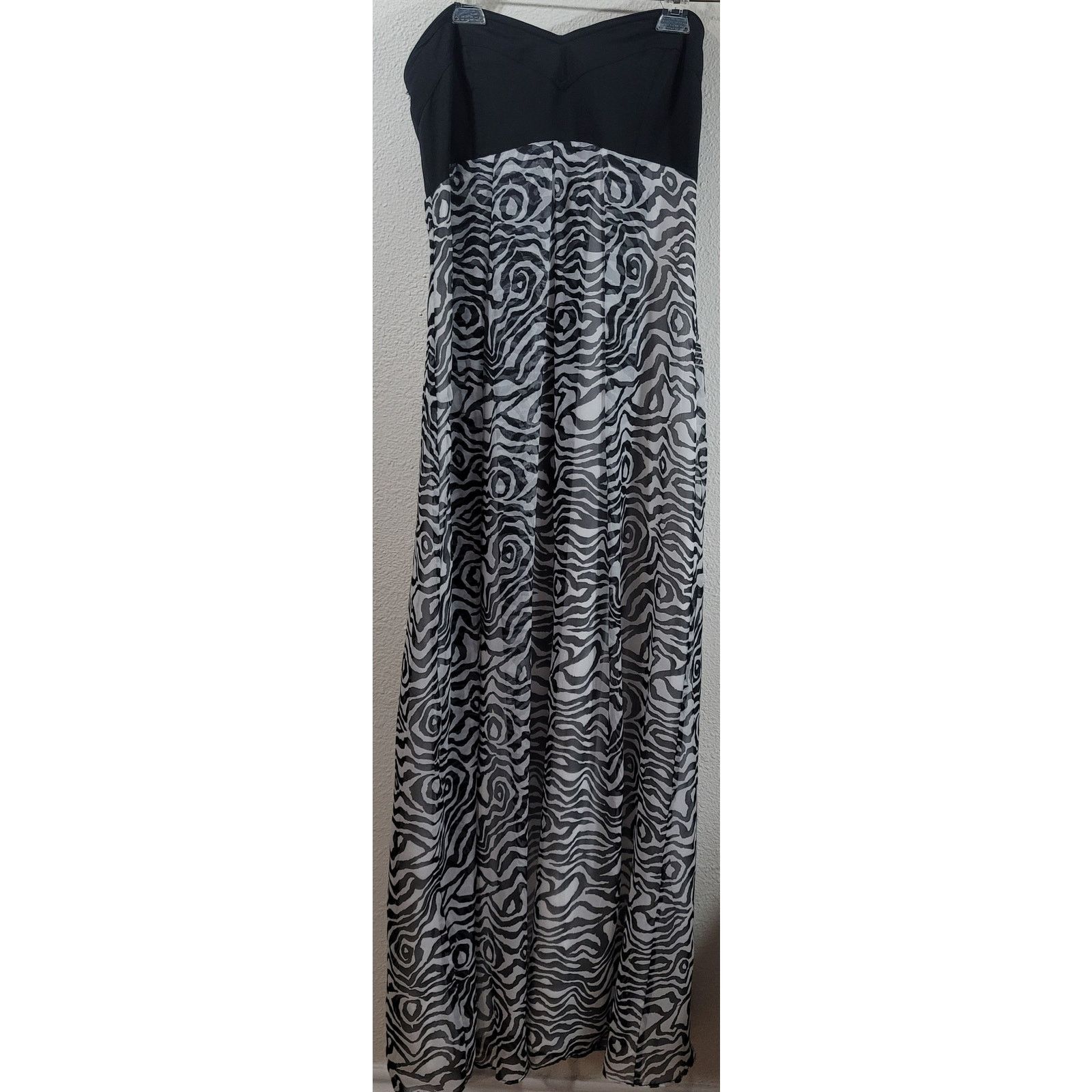 Other Charlotte Russe Black Animal Print Strapless Maxi Dress M Size M / US 6-8 / IT 42-44 - 1 Thumbnail