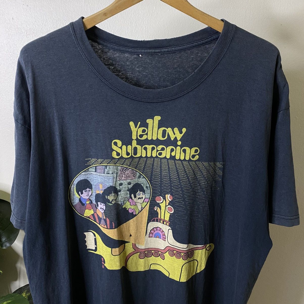 Band Tees Vintage 2000s The Beatles Yellow Submarine Faded Black Tee Size US XL / EU 56 / 4 - 2 Thumbnail