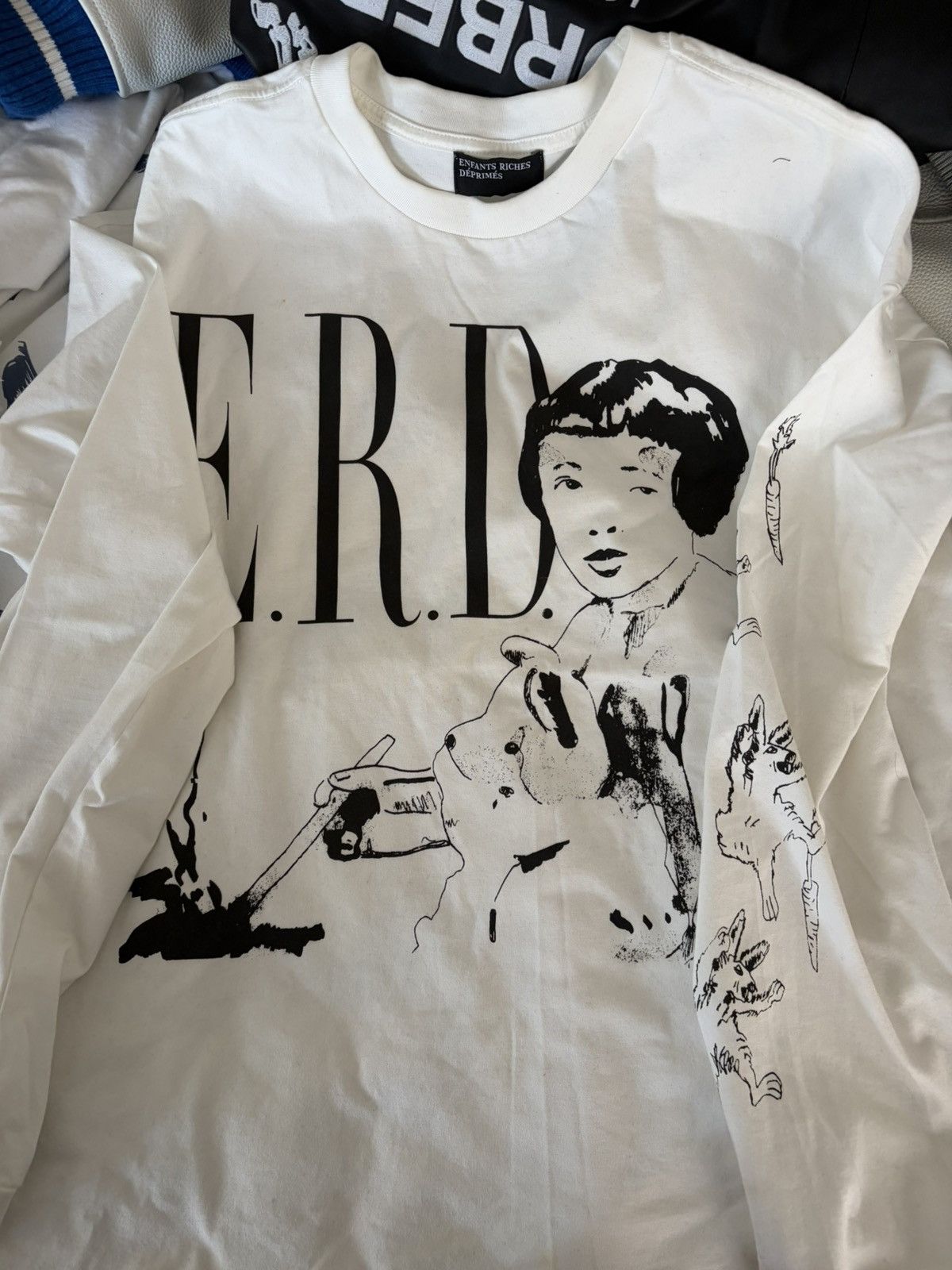 erd off white falling rabbit Tshirt