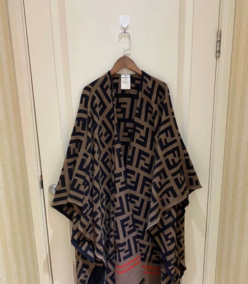 Fendi FENDI size14*26 A cloak with old flowers and a scarf over t Size ONE SIZE - 1 Thumbnail