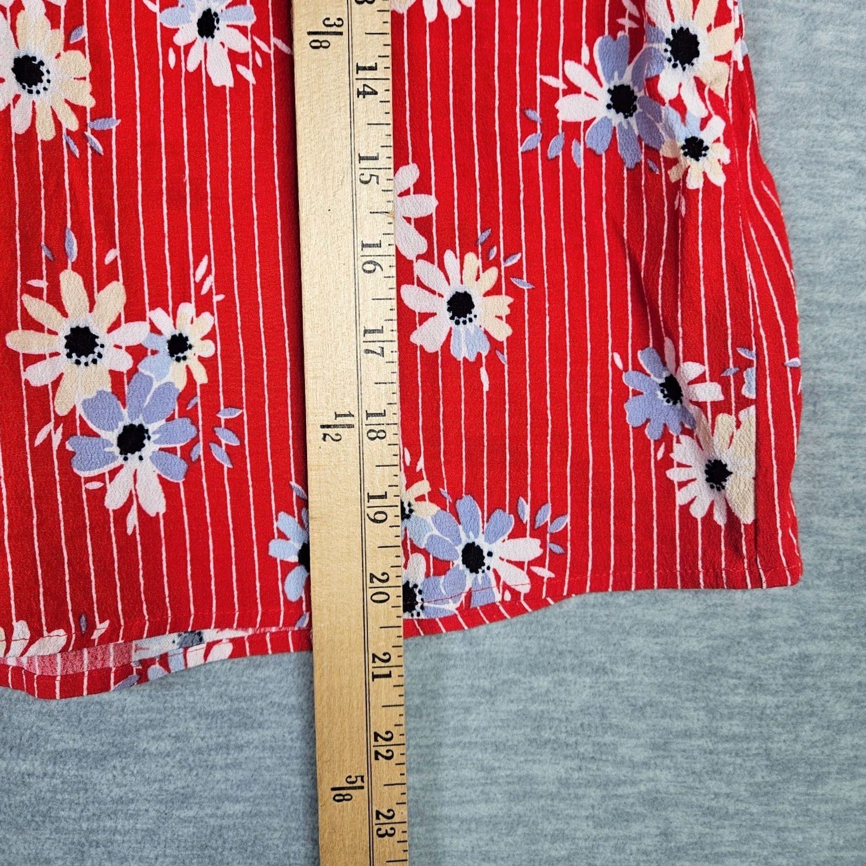 Madewell Madewell Blouse Shirt Womens Regular Short Sleeve V-Neck Daisy Pattern Red White Stripes 2XS Vintage No N/A Size XXS / US 00 / IT 34 - 4 Thumbnail
