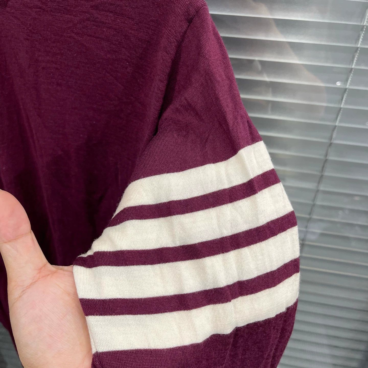 Thom Browne Thom Browne Classic 4-Stripe Knit Sweater Size 4 99 New Size S / US 4 / IT 40 - 4 Thumbnail