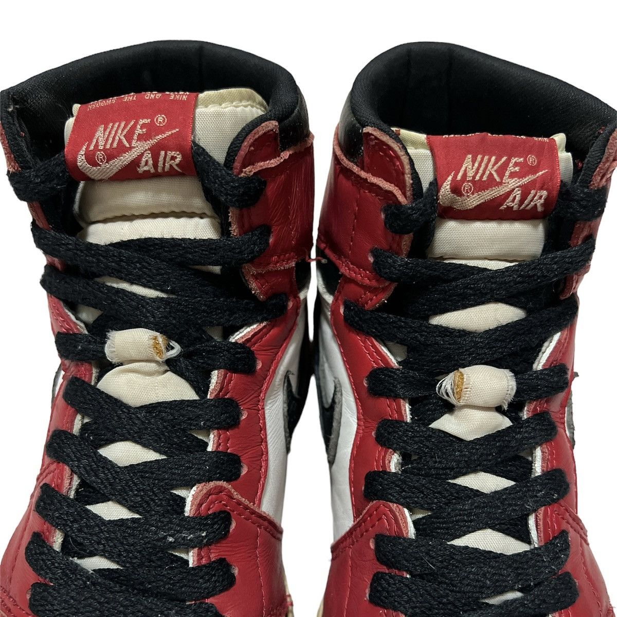 Jordan Brand Retro OG Nike Air Jordan 1 High Chicago 1994 Size US 7.5 / EU 40-41 - 4 Thumbnail