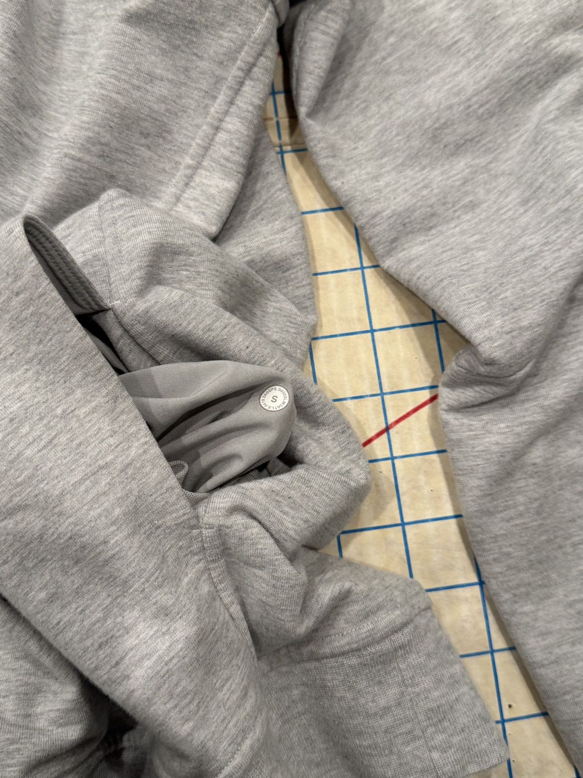 Lululemon Lululemon Pull Over Hoodie Heather Gray Mens Size Small Size US S / EU 44-46 / 1 - 5 Thumbnail