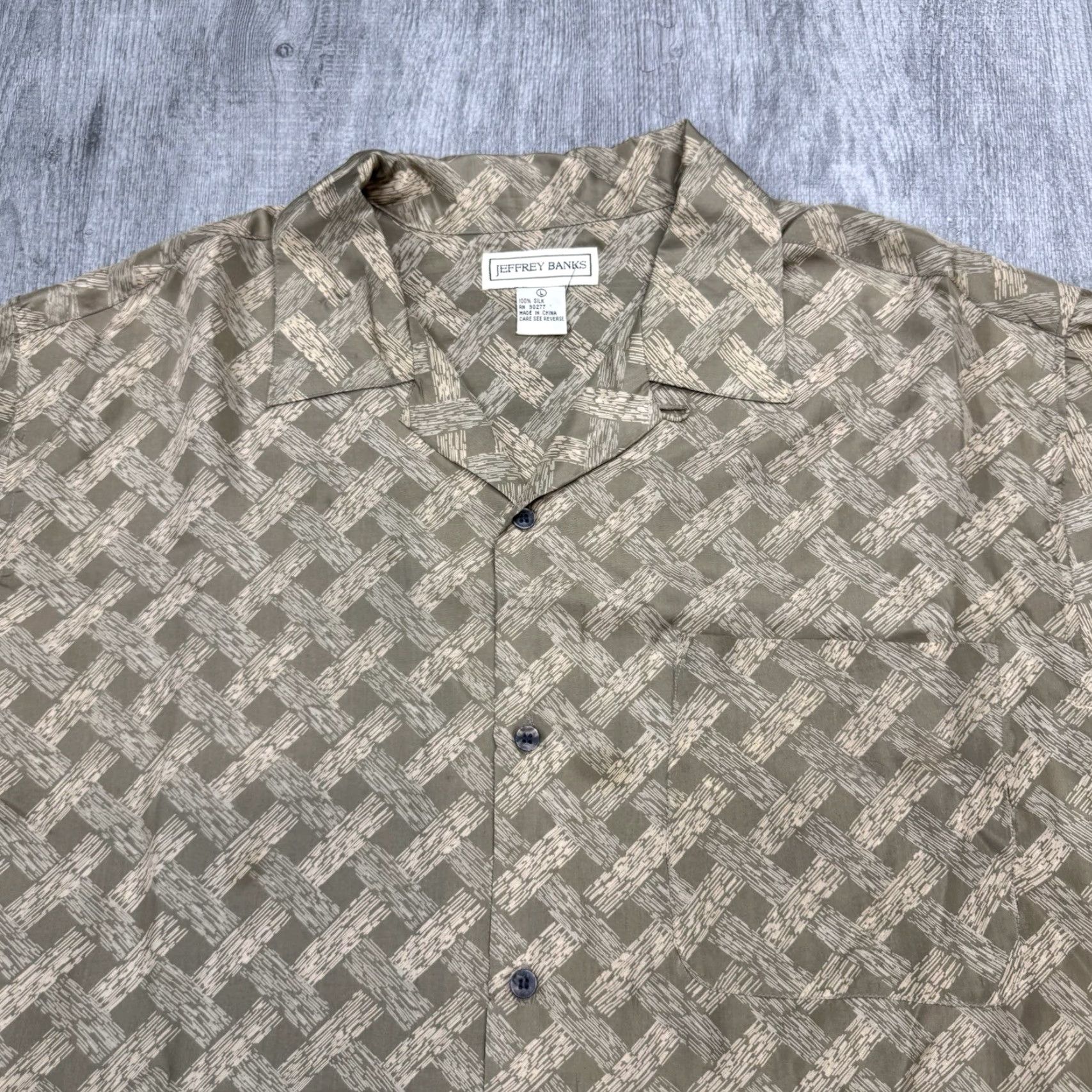 Vintage VINTAGE Jeffrey Banks Men's Shirt Lightweight Silk Geometric Print Button-Up Collared Long Sleeve Size L Beige 90s Fashion Size US L / EU 52-54 / 3 - 2 Thumbnail