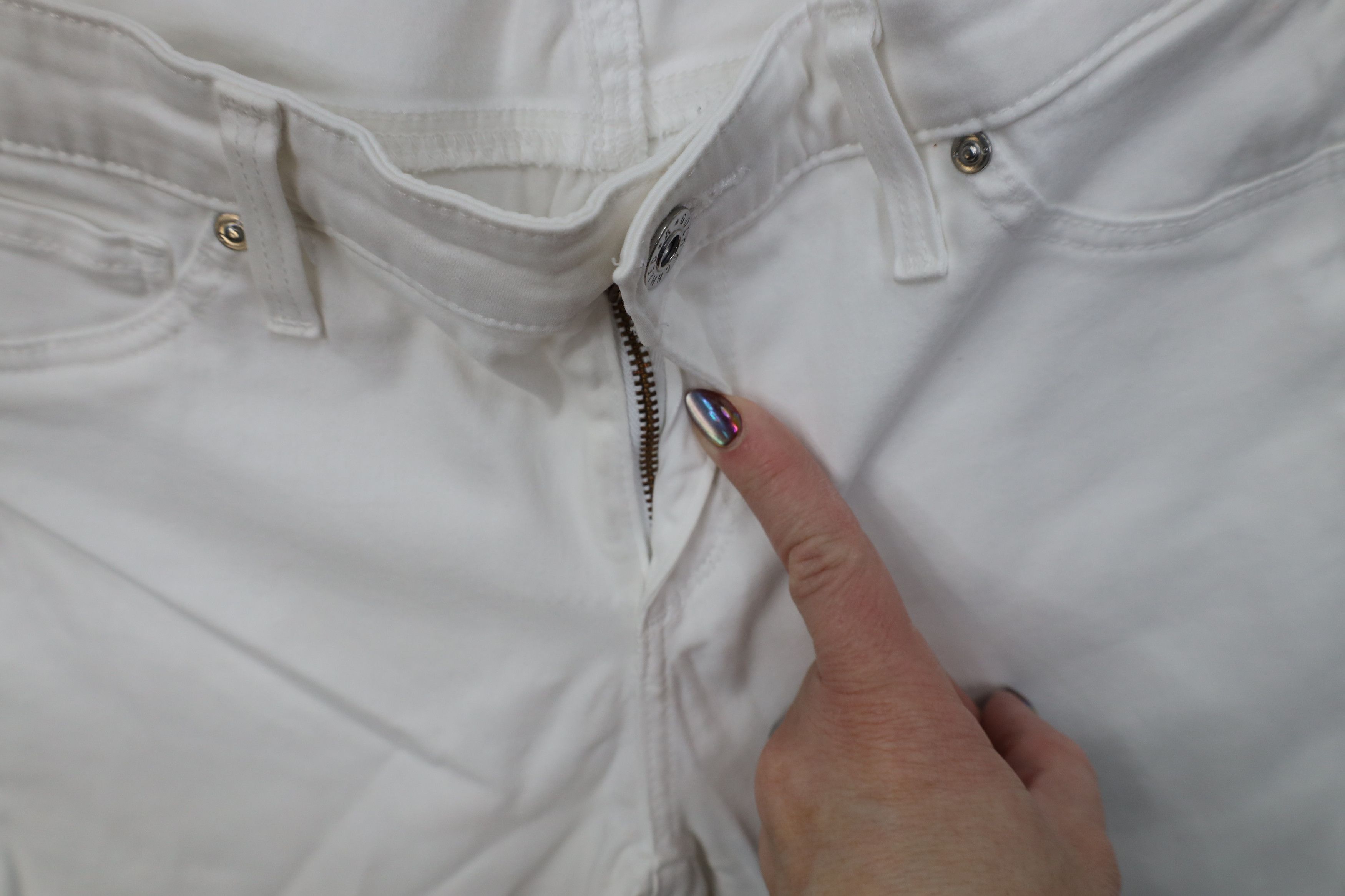 AG Adriano Goldschmied Adriano Goldschmied The Stilt Cigarette Leg Pants White Size 28" / US 6 / IT 42 - 7 Thumbnail