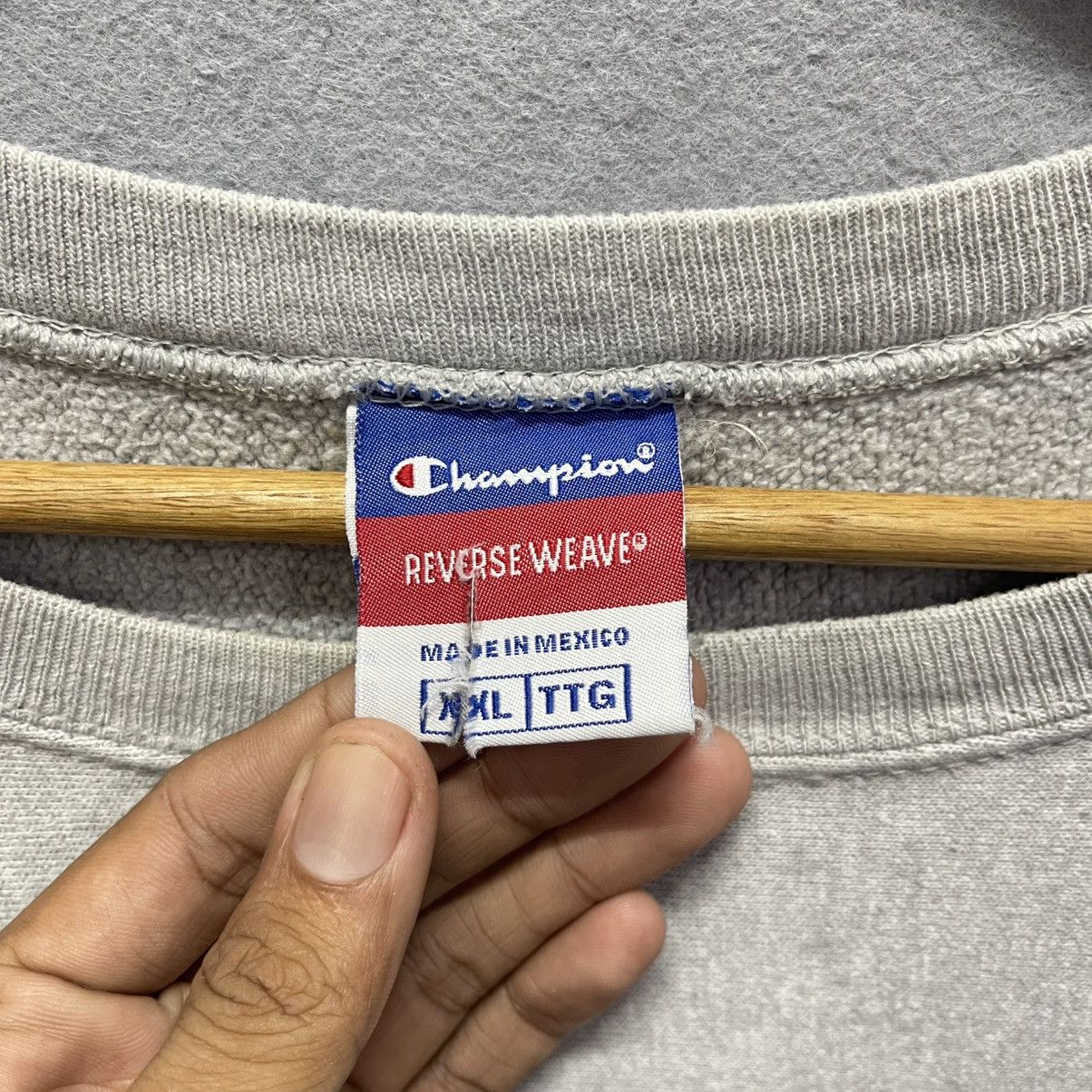 Champion 2000s Champion Reverse Weave Crewneck (XXL) Size US XXL / EU 58 / 5 - 8 Thumbnail