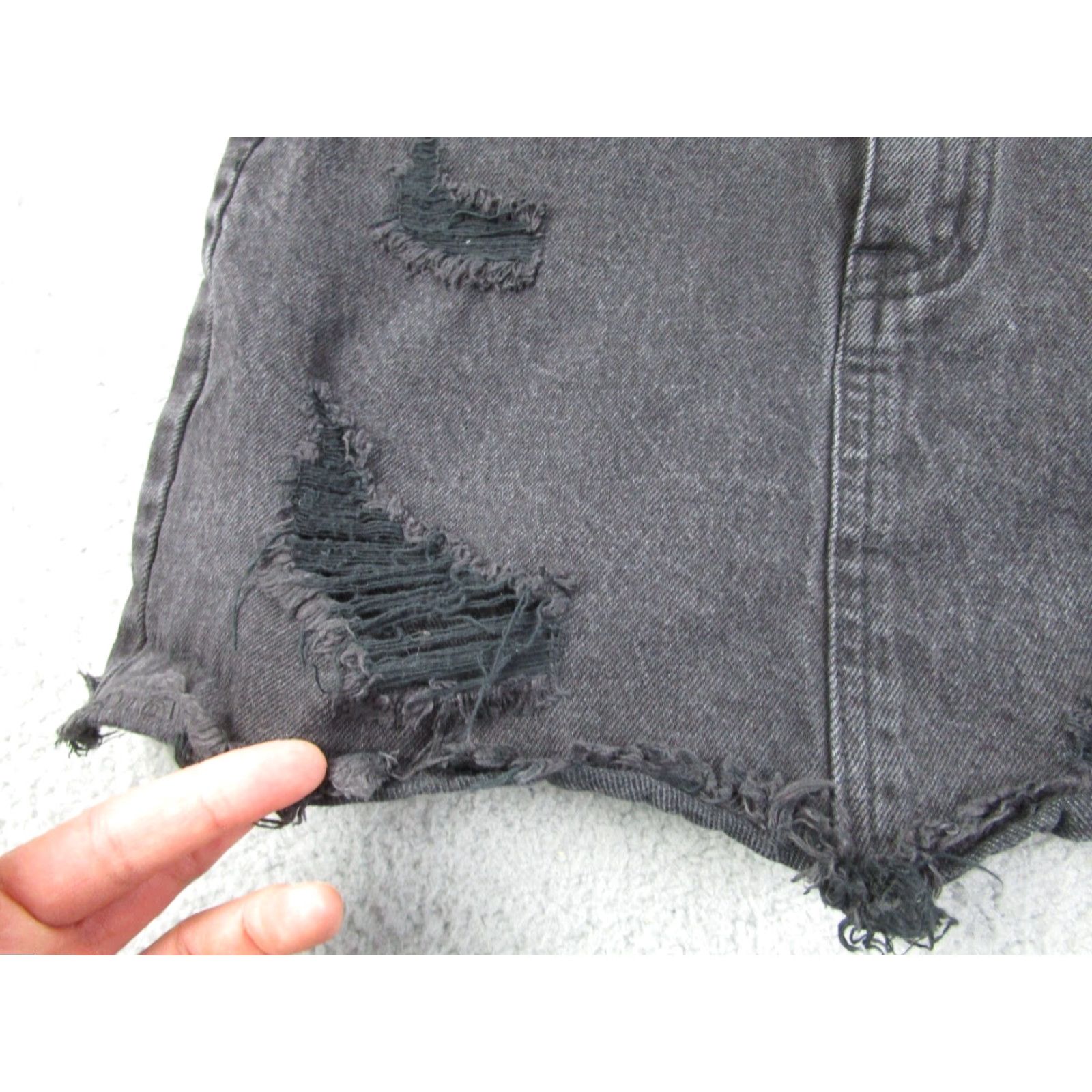Forever 21 FOREVER 21 Gothic Mini Skirt Womens M Black Denim Short Skirt Gothic Theme Vintage Wash Fringe Casual Party/Cocktail Womens M Black Size 32" / US 10 / IT 46 - 3 Thumbnail
