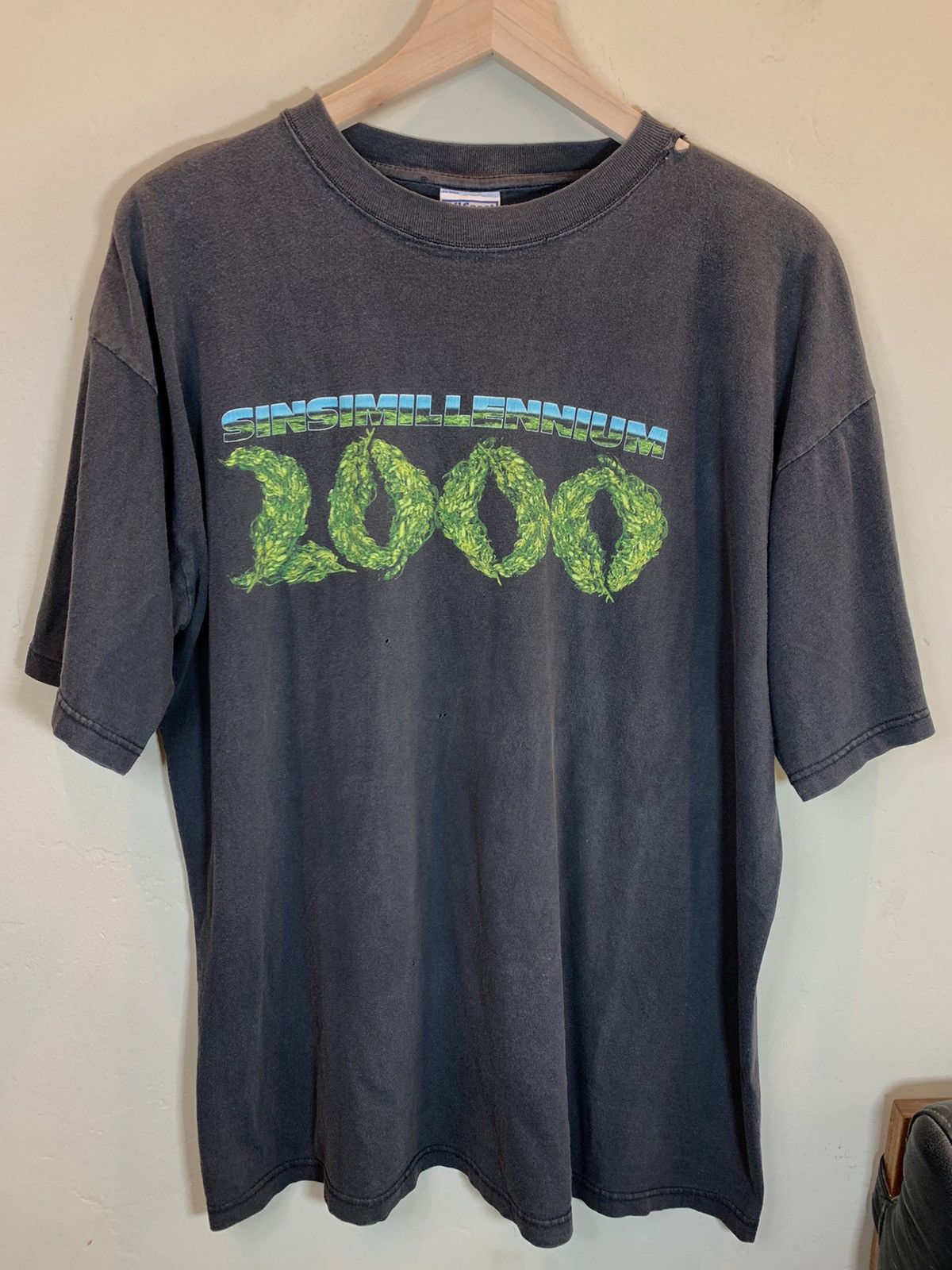 Vintage *RARE* Vintage SINSIMILLENIUM 2000 Cannabis Faded Weed Shirt Size US XL / EU 56 / 4 - 1 Thumbnail