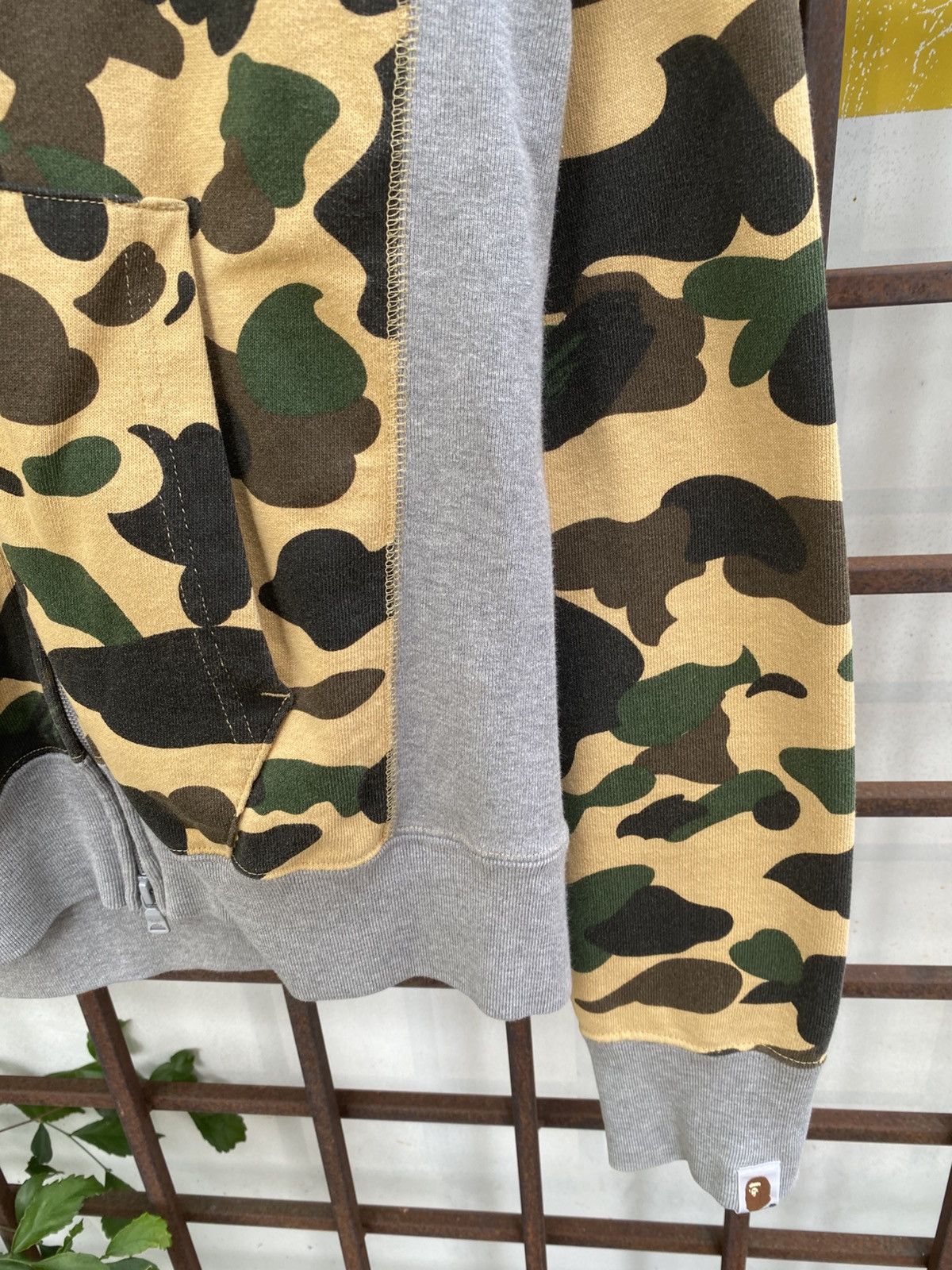 Bape Bape 1st Camo Glow in The Dark Full Zip Hoodie Size M Size US M / EU 48-50 / 2 - 5 Thumbnail