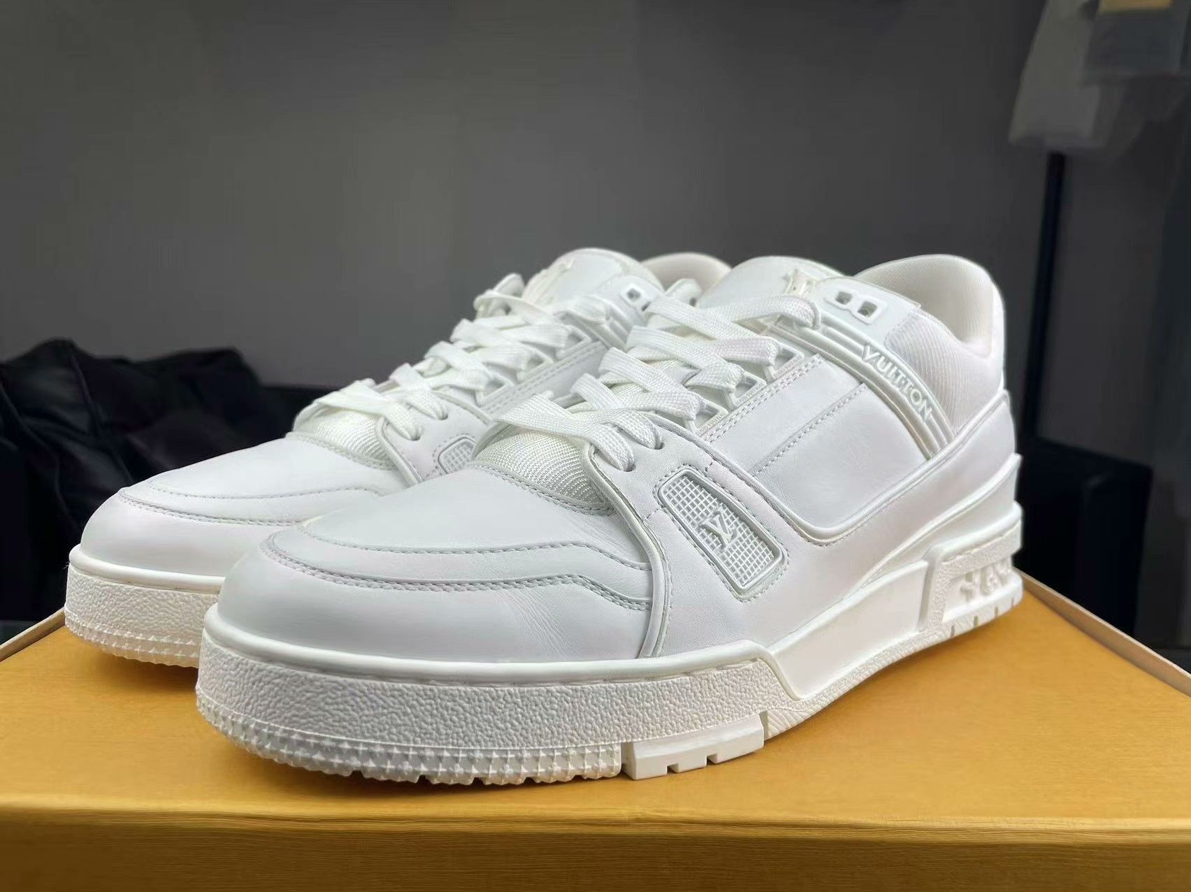 Louis Vuitton Louis Vuitton Training White Lowtop Sneakers 9.5 Men Size US 9.5 / EU 42-43 - 1 Thumbnail