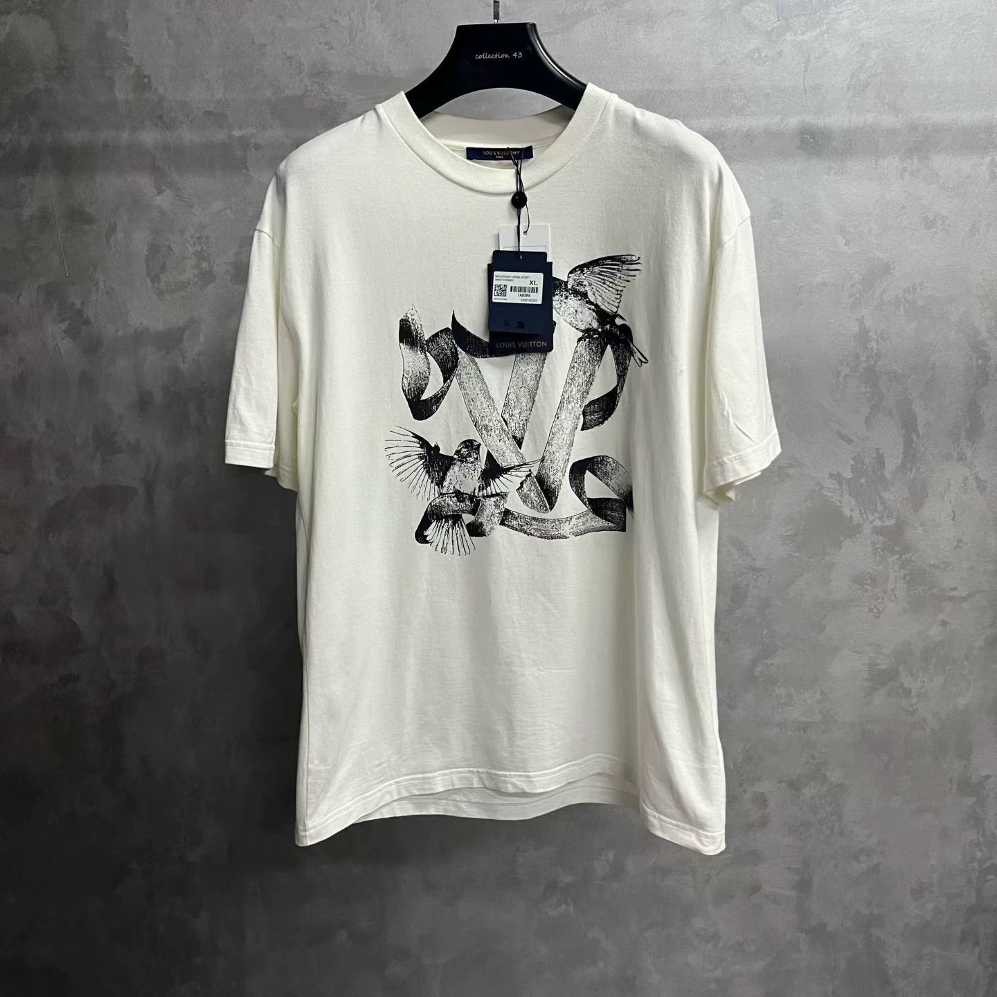 Louis Vuitton Louis Vuitton Retro Printed White T-Shirt XL Women Size XL / US 12-14 / IT 48-50 - 1 Thumbnail
