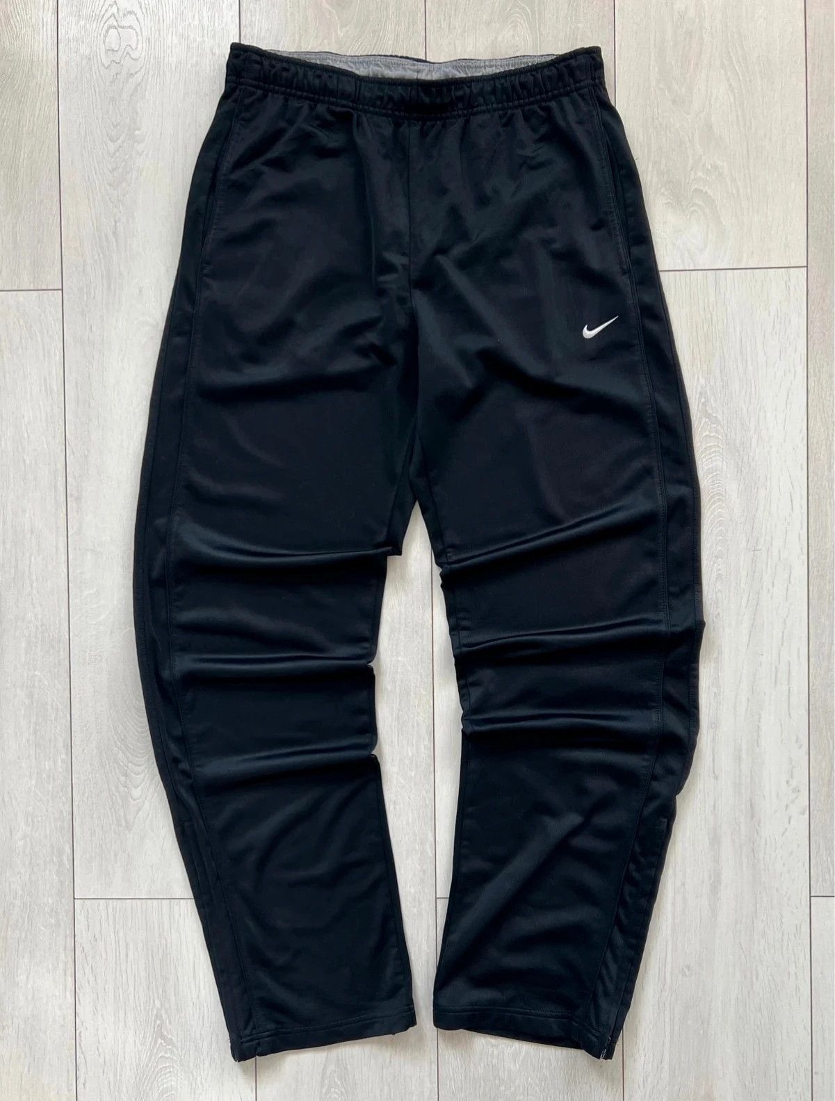 Nike Pantaloni Nike Vintage trackpants baaggy Size US 32 / EU 48 - 1 Thumbnail