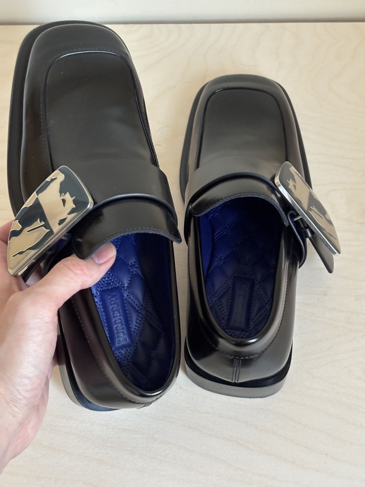 Burberry BURBERRY Shield Leather Loafers in Black Size US 6 / IT 36 - 6 Thumbnail