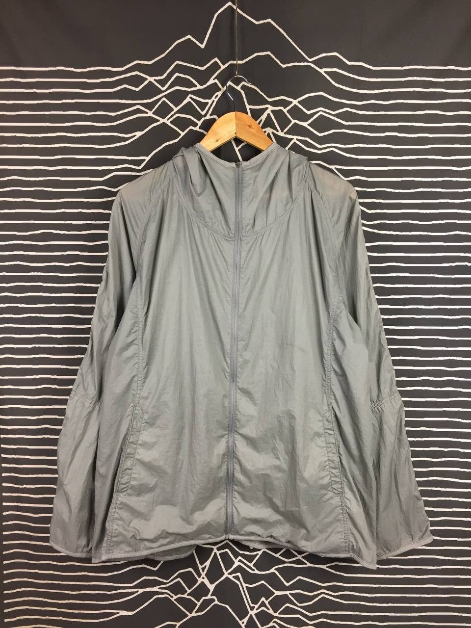 Uniqlo Uniqlo Nylon Lightweight Hooded Windbreaker Jacket Size US XL / EU 56 / 4 - 2 Thumbnail