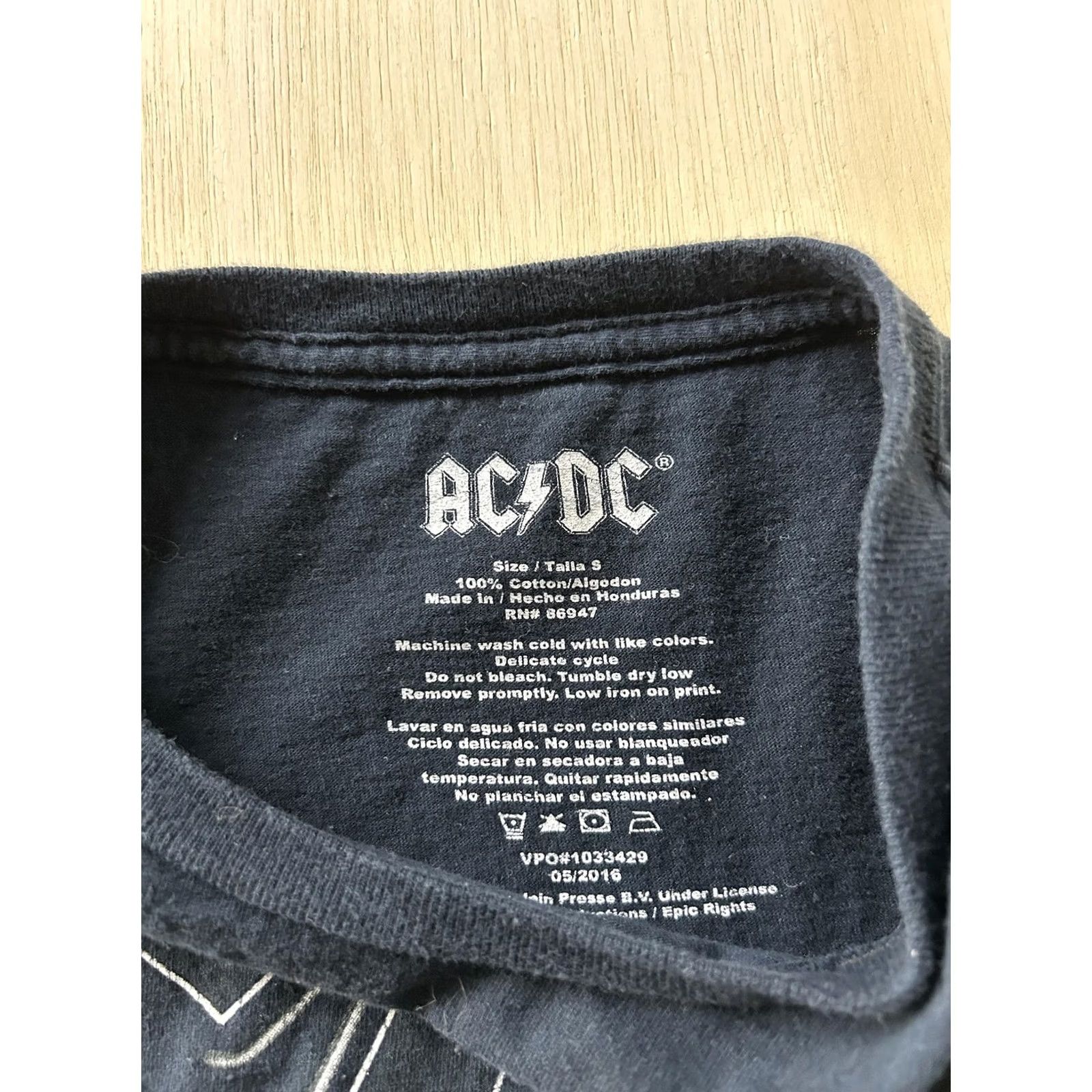 Vintage AC/DC Back In Black Shirt Mens Small Black Band Graphic Tee T-Shirt Rock Music Size US S / EU 44-46 / 1 - 3 Thumbnail