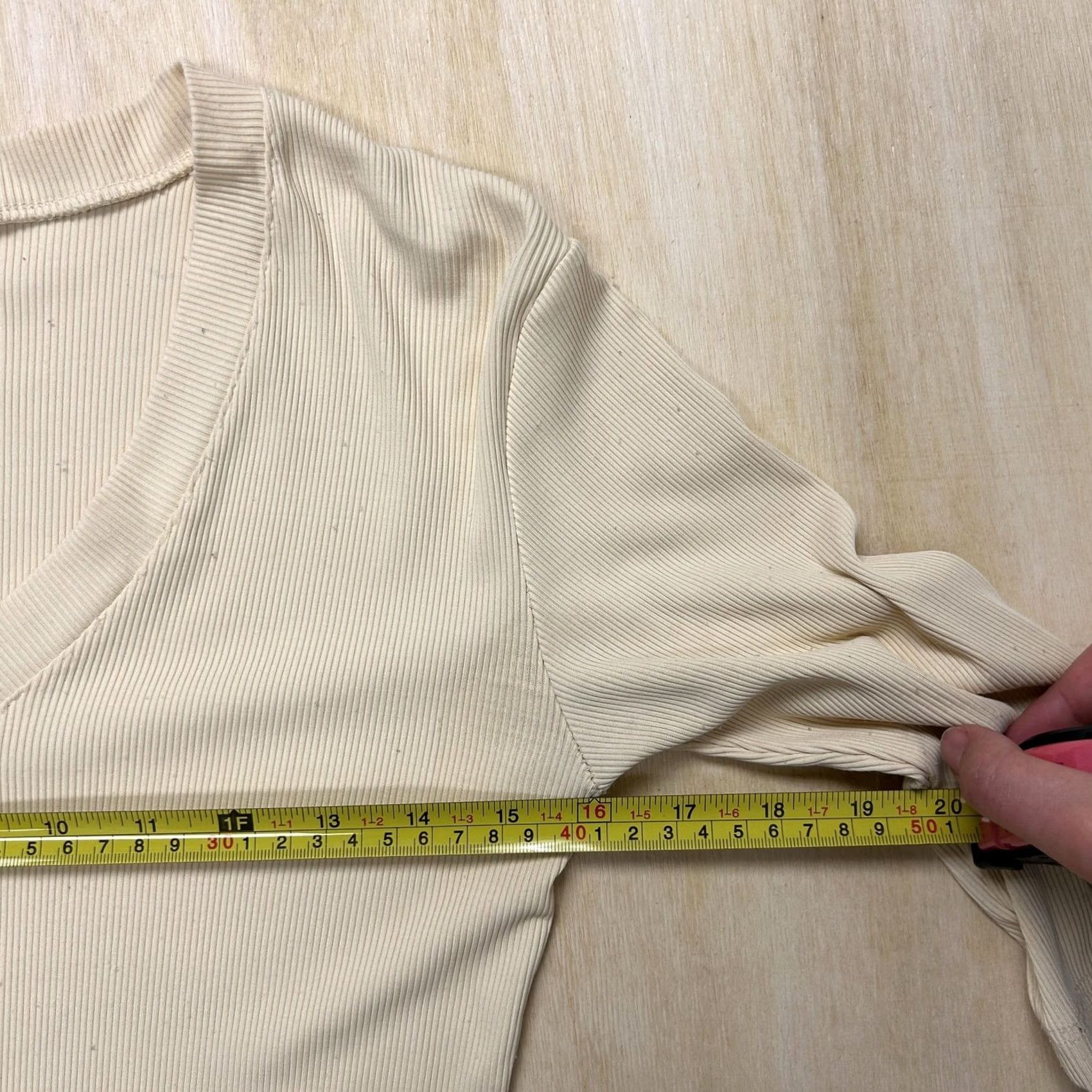 Vintage Vintage Lukly Shirt Women Small Yellow Ribbed V Neck 3/4 Sleeve Stretch Knit Top Size S / US 4 / IT 40 - 7 Thumbnail