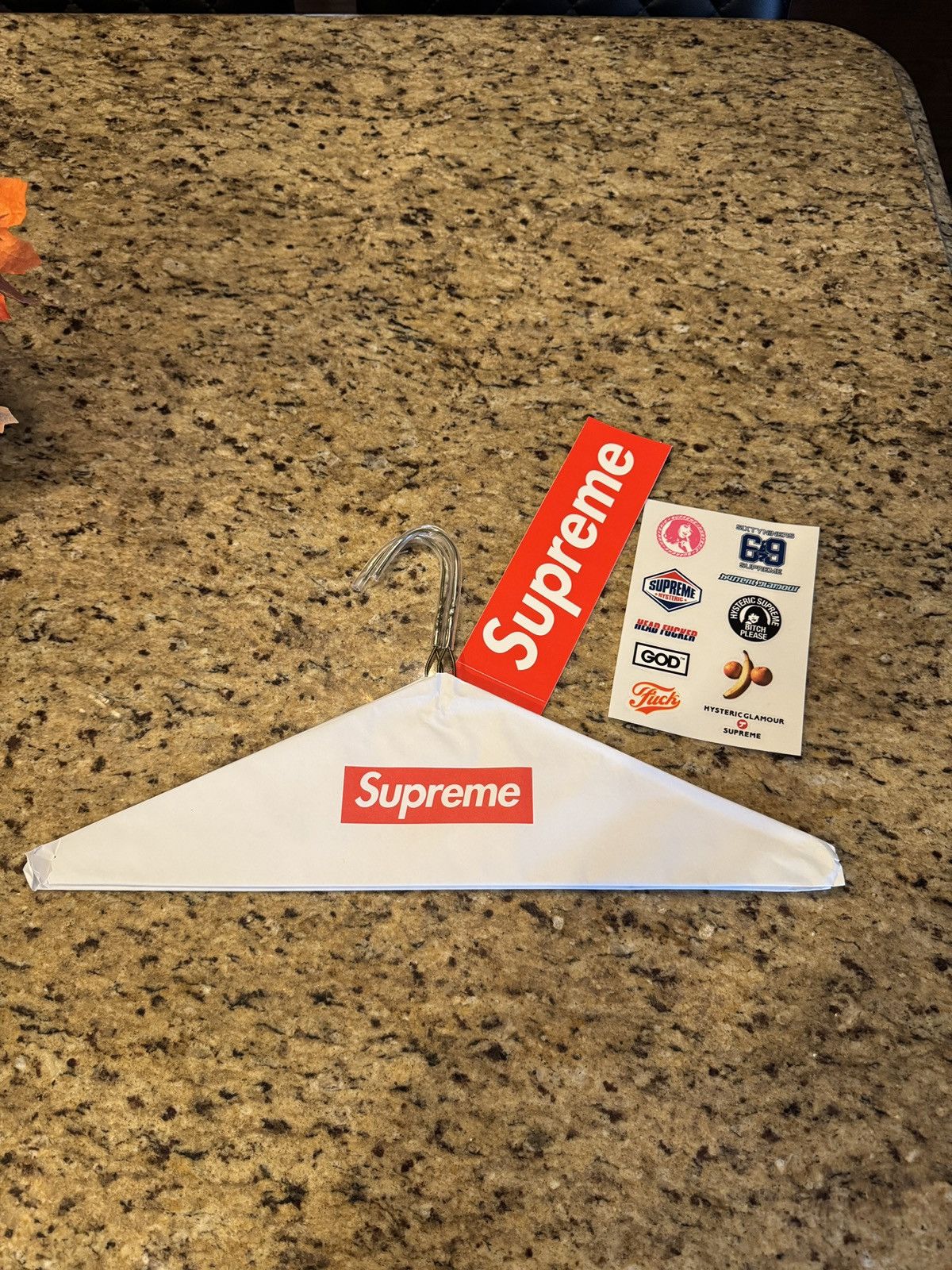 Hysteric Glamour × Supreme Supreme Coat Hanger with stickers Size ONE SIZE - 1 Thumbnail