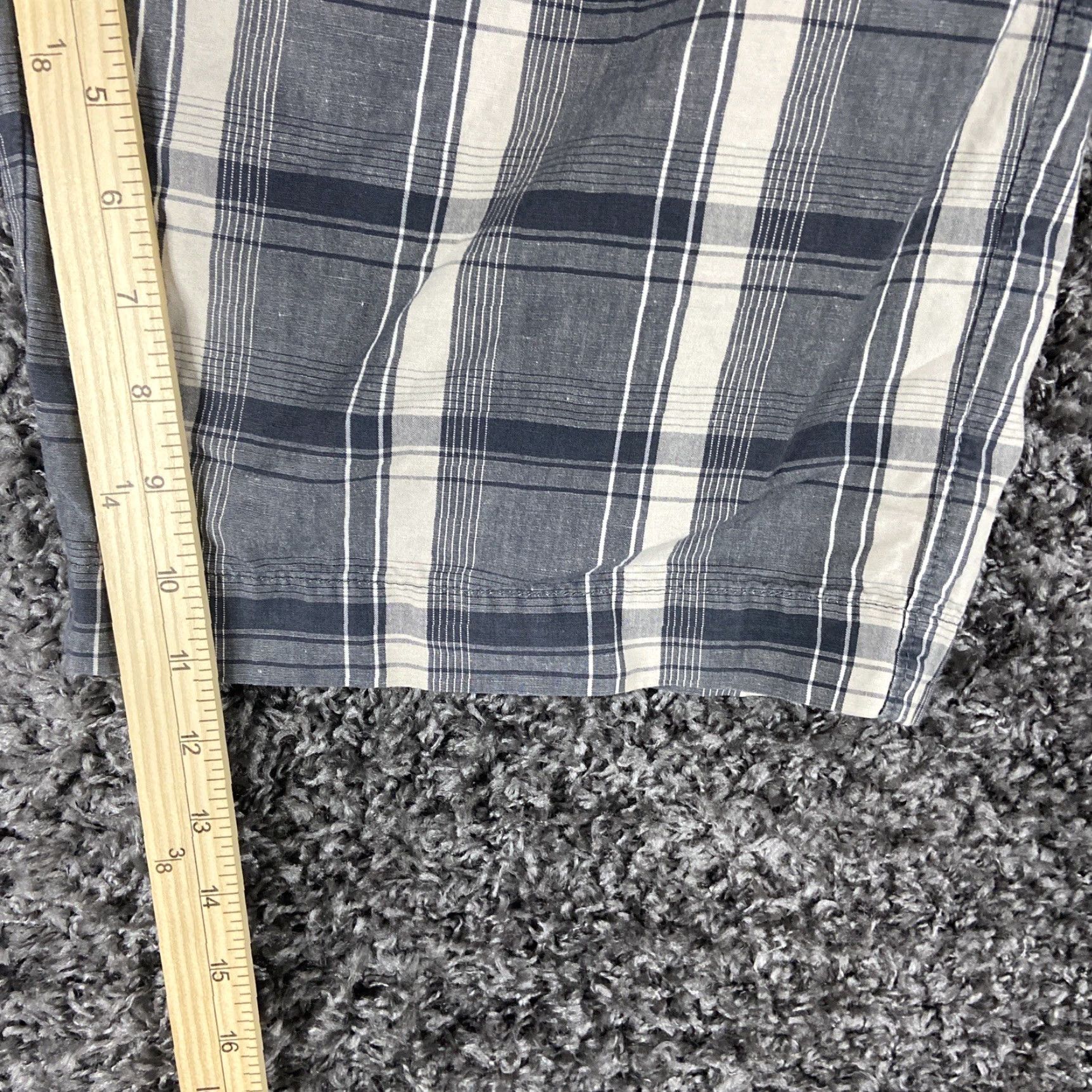 Banana Republic Banana Republic Gray Plaid Shorts Men’s 32, Chino, Regular, Men, Gray Plaid Shorts, Banana Republic Men 32 Size US 32 / EU 48 - 7 Thumbnail
