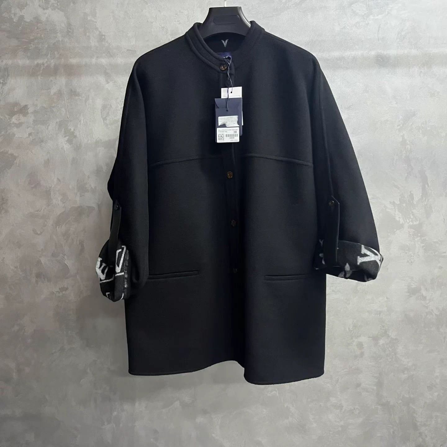Louis Vuitton Louis Vuitton Black Crew Neck Buttoned Jacket 38 Size S / US 4 / IT 40 - 1 Thumbnail