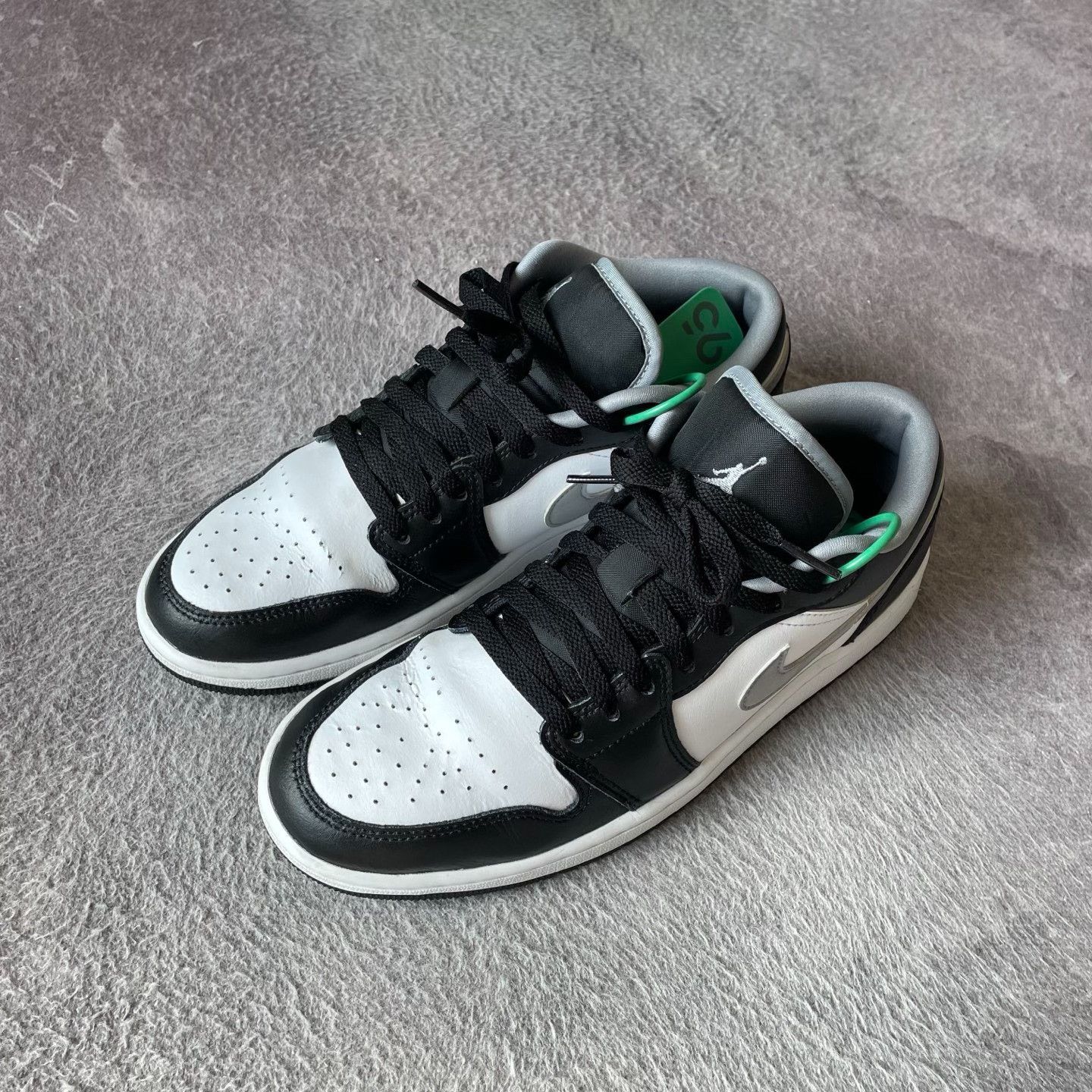 Nike Nike Black Lowtop Sneakers 42 Men Size US 9 / EU 42 - 1 Thumbnail