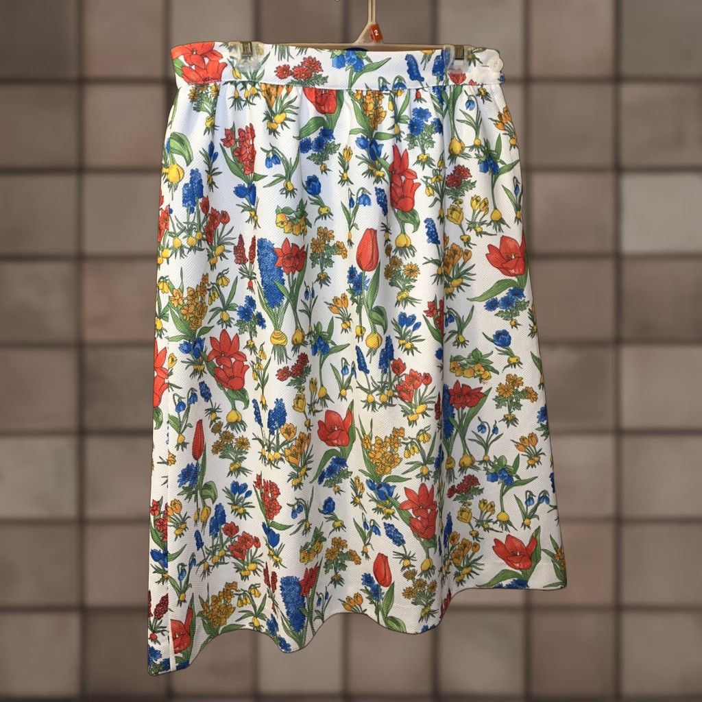 Vintage VINTAGE White Floral Skirt 32” Waist 30” Length Bohemian Hippie Flower Festival Women's Skirt Size 24" / US 00 / IT 34 - 1 Thumbnail