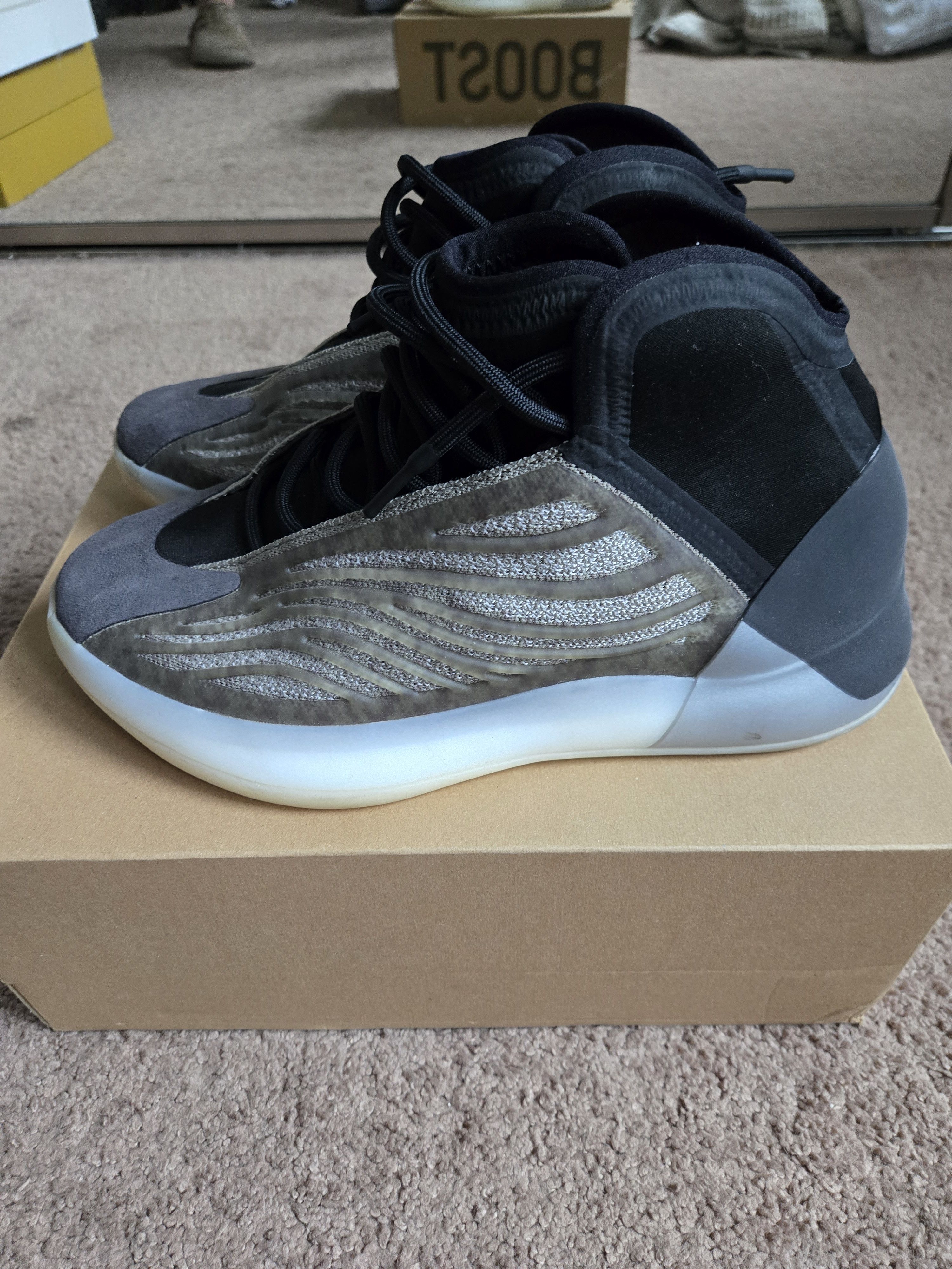 Yeezy Yeezy QNTM Barium Size US 9 / EU 42 - 2 Thumbnail