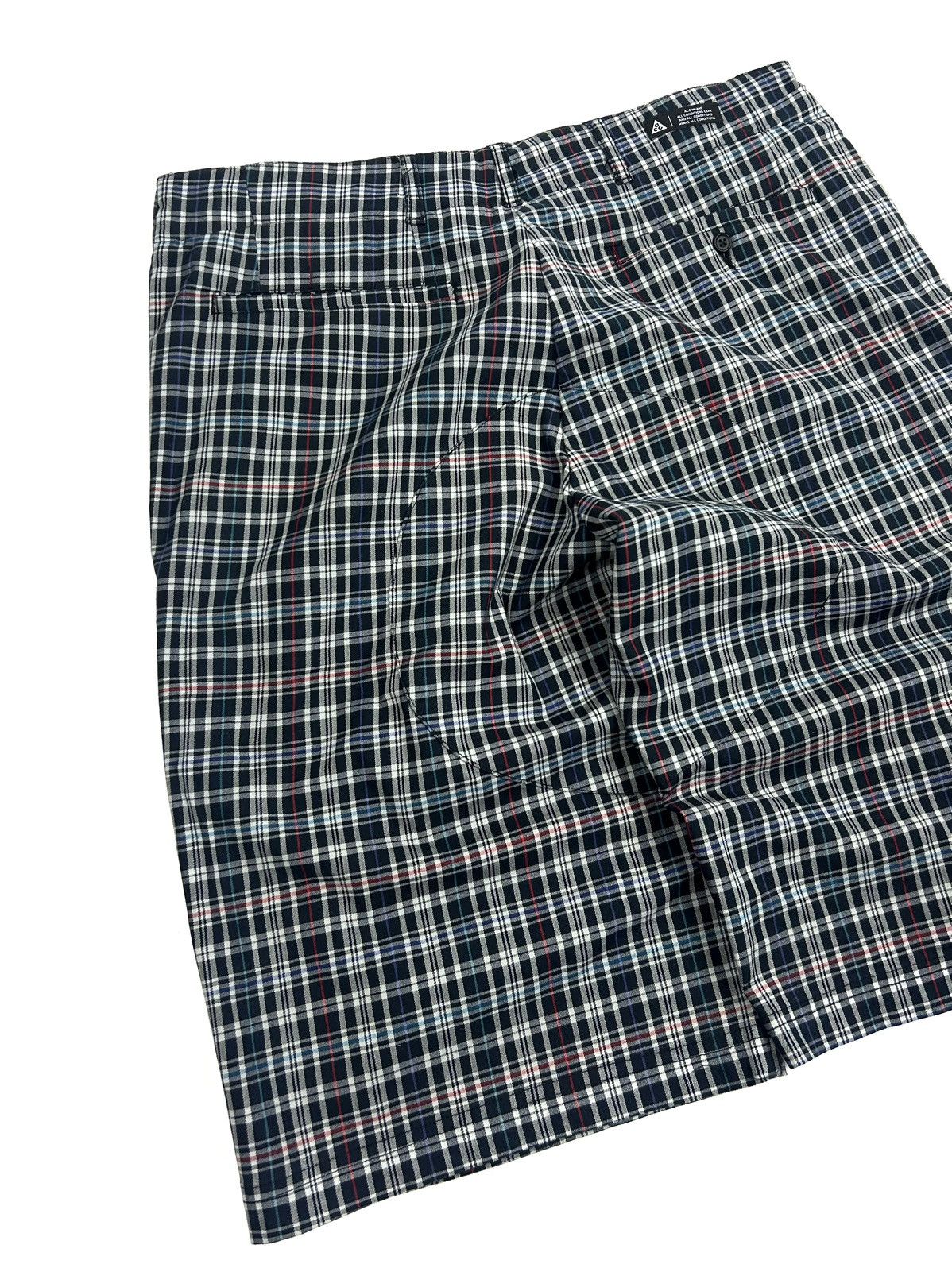 Nike ACG Vintage Nike ACG Plaid Cargo Shorts Size M Outdoor Y2k Size US 32 / EU 48 - 9 Thumbnail