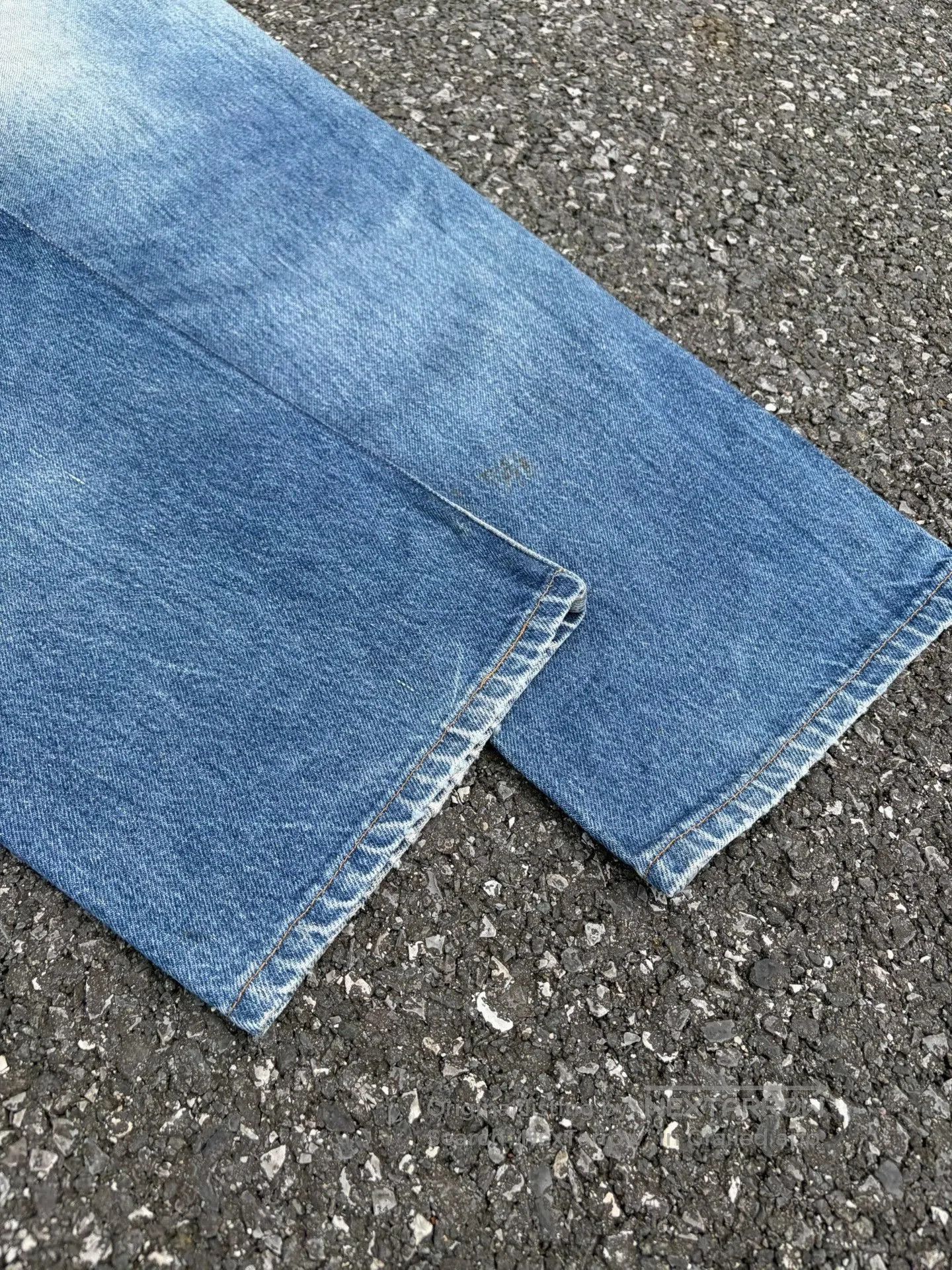 Vintage Vintage 90s Levi's 501 Blue Jeans. Size US 31 - 8 Thumbnail