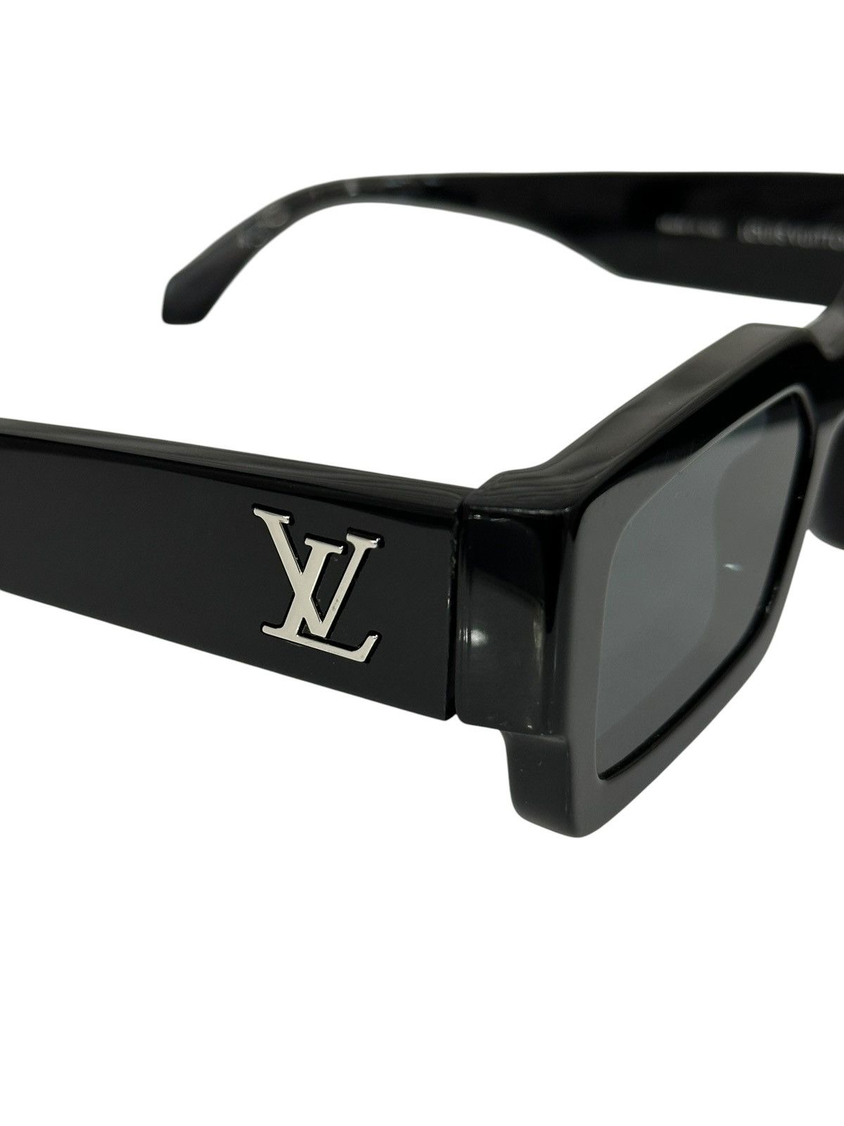 Louis Vuitton LV Clash Low Square Sunglasses Z1910W Size ONE SIZE - 5 Thumbnail