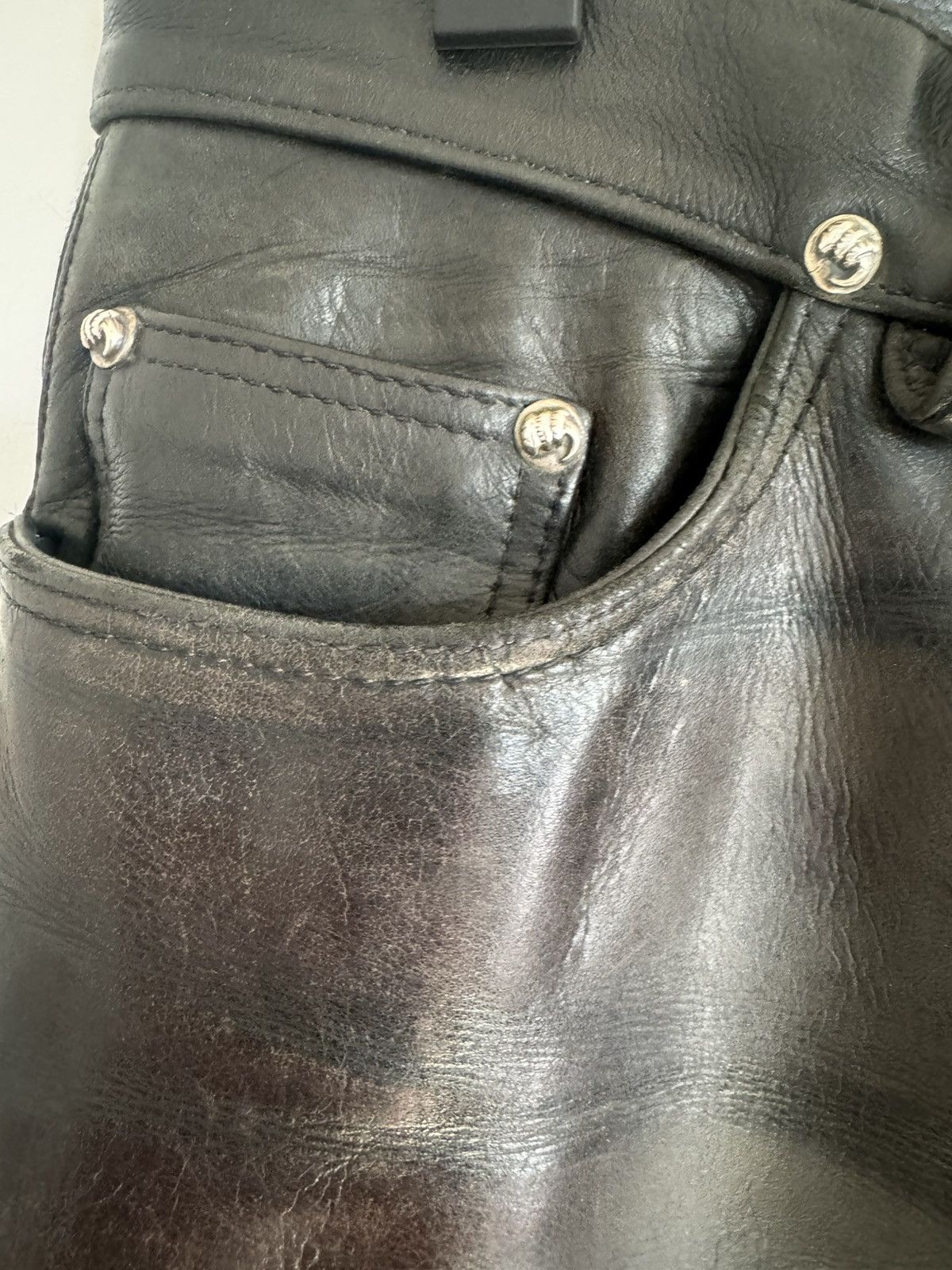 Chrome Hearts Chrome hearts Fleur knee leather pants vintage Size US 34 / EU 50 - 7 Thumbnail