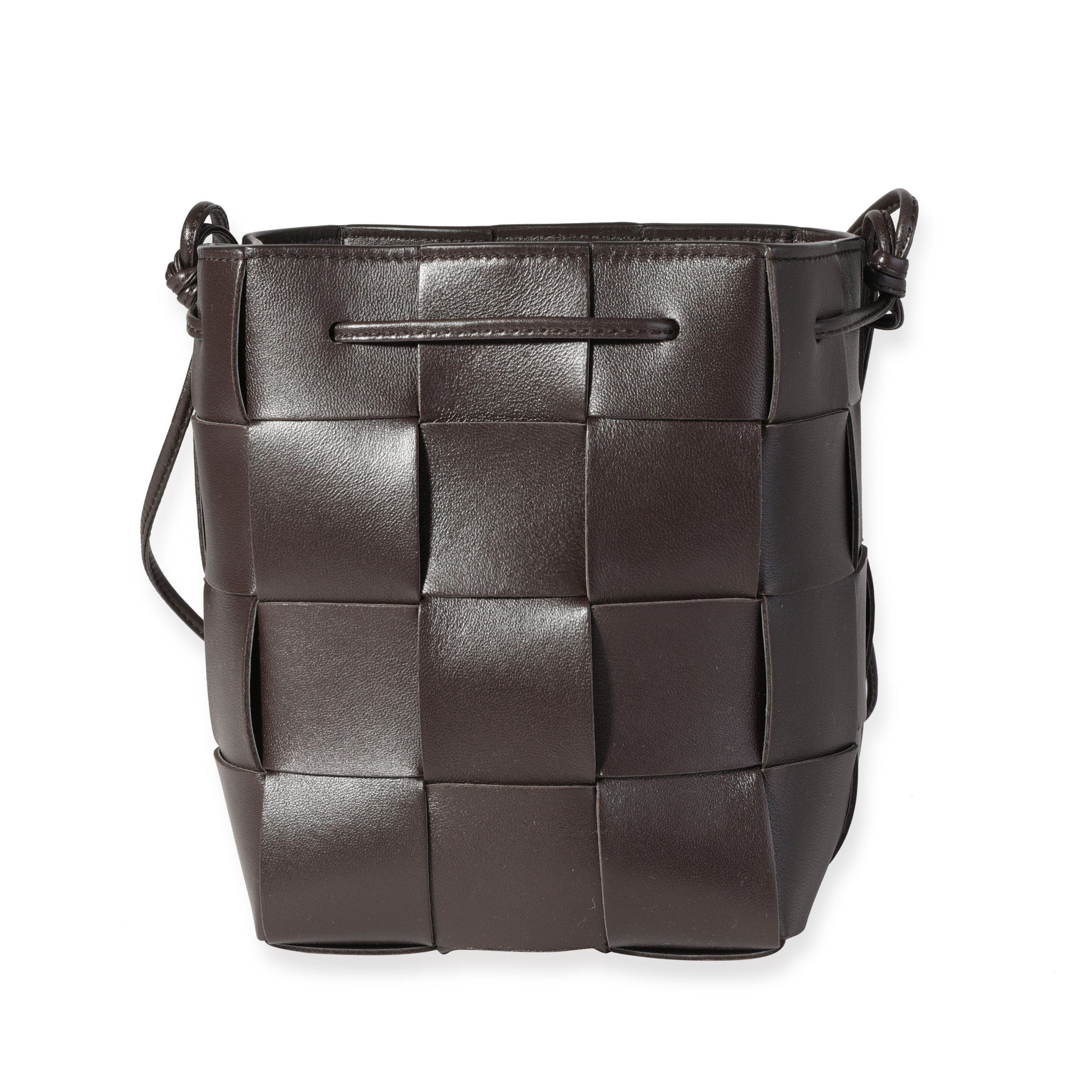 image of Bottega Veneta Fondant Maxi Intrecciato Leather Cassette Bucket Bag in Black, Women's