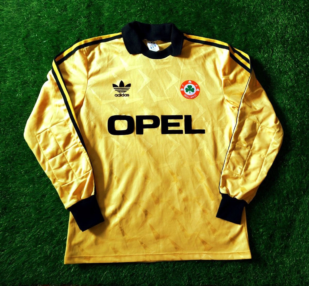 Adidas Ireland 1990/1992 goalkeeper shirt Adidas BNWT Size US M / EU 48-50 / 2 - 3 Thumbnail