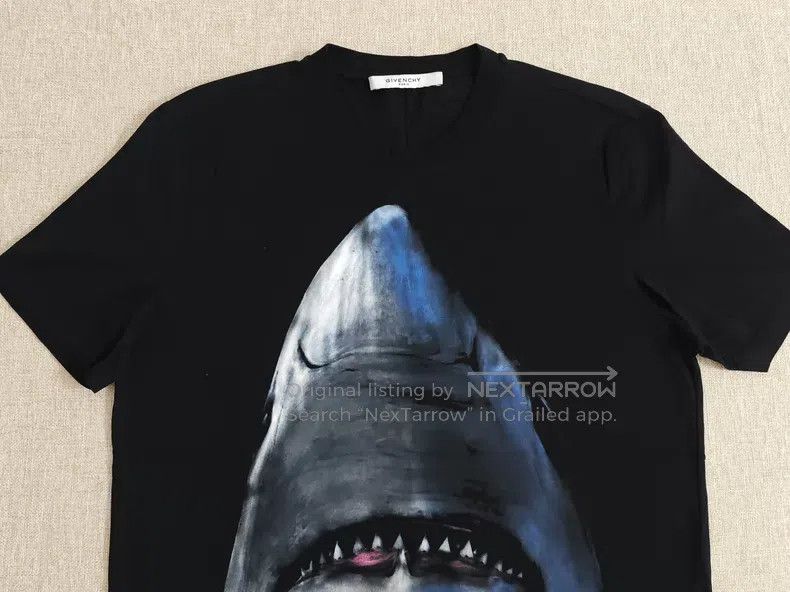 Givenchy Givenchy Shark Short Sleeve T-Shirt Size US M / EU 48-50 / 2 - 3 Thumbnail