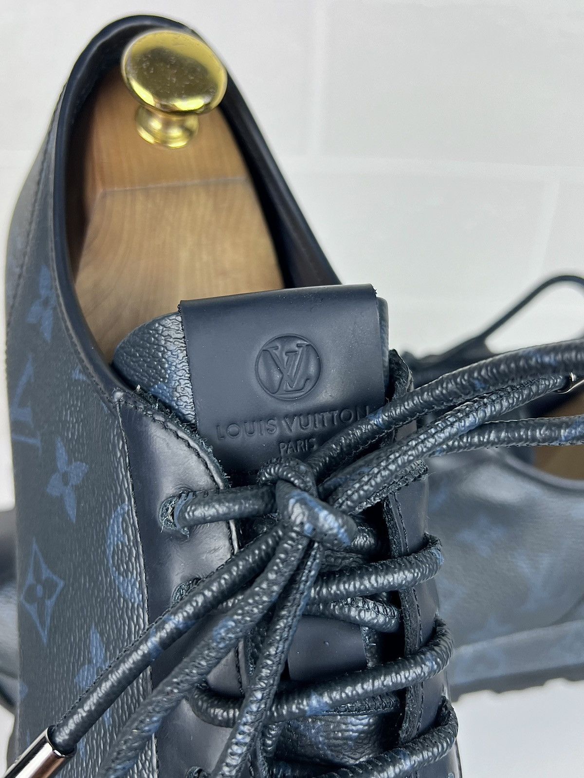 Louis Vuitton LOUIS VUITTON Sneakers Leather Trainers LV Monogram Logo Men Size US 10.5 / EU 43-44 - 4 Thumbnail