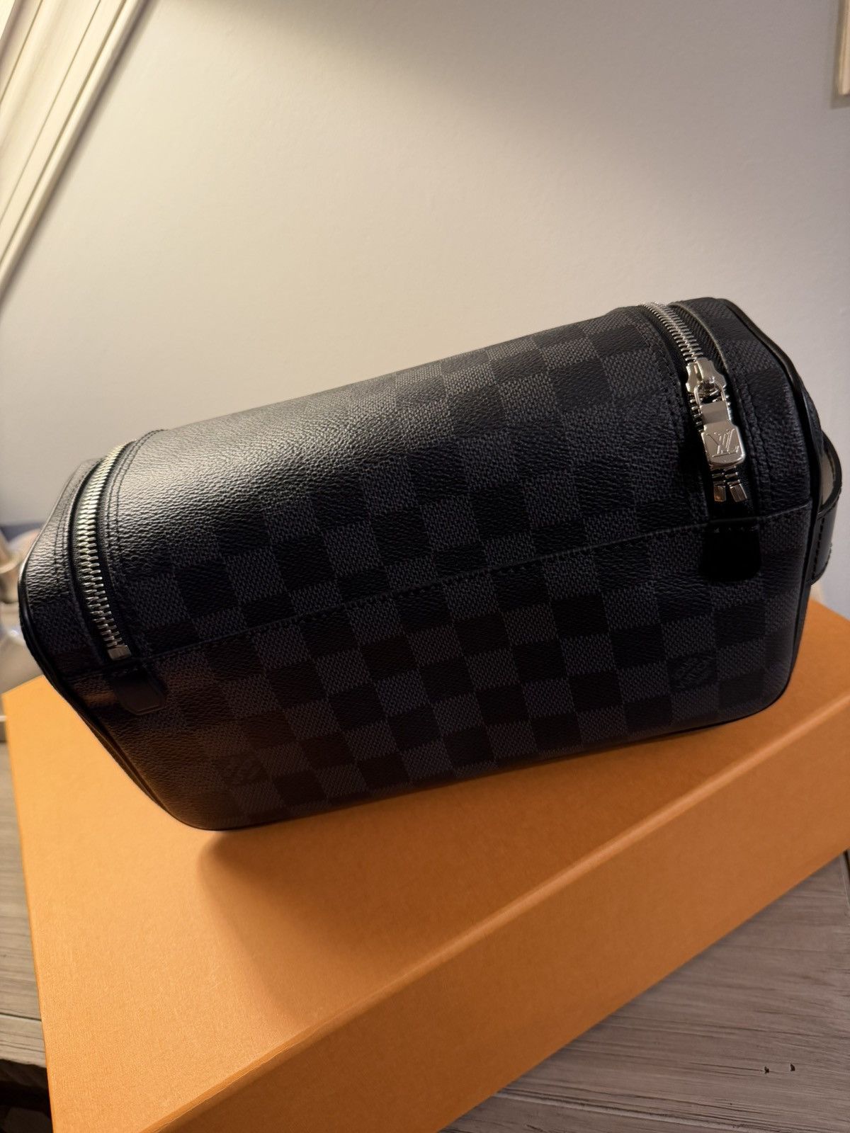 Louis Vuitton Louis Vuitton Toiletry Bag Size ONE SIZE - 6 Thumbnail