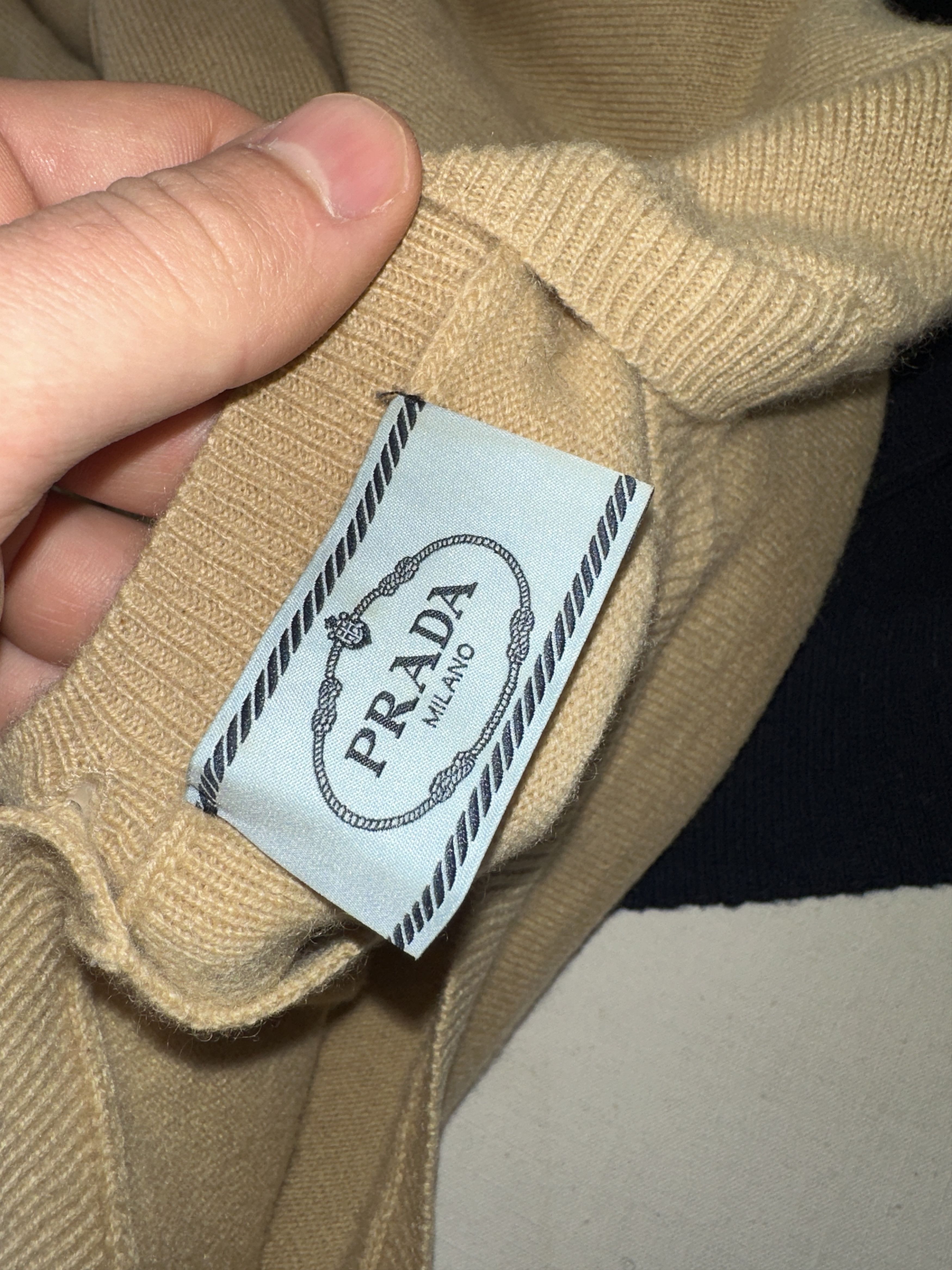Prada Prada 100% Cashmere Boat Neck Back Button Sweater Size 40 IT Size S / US 4 / IT 40 - 4 Thumbnail