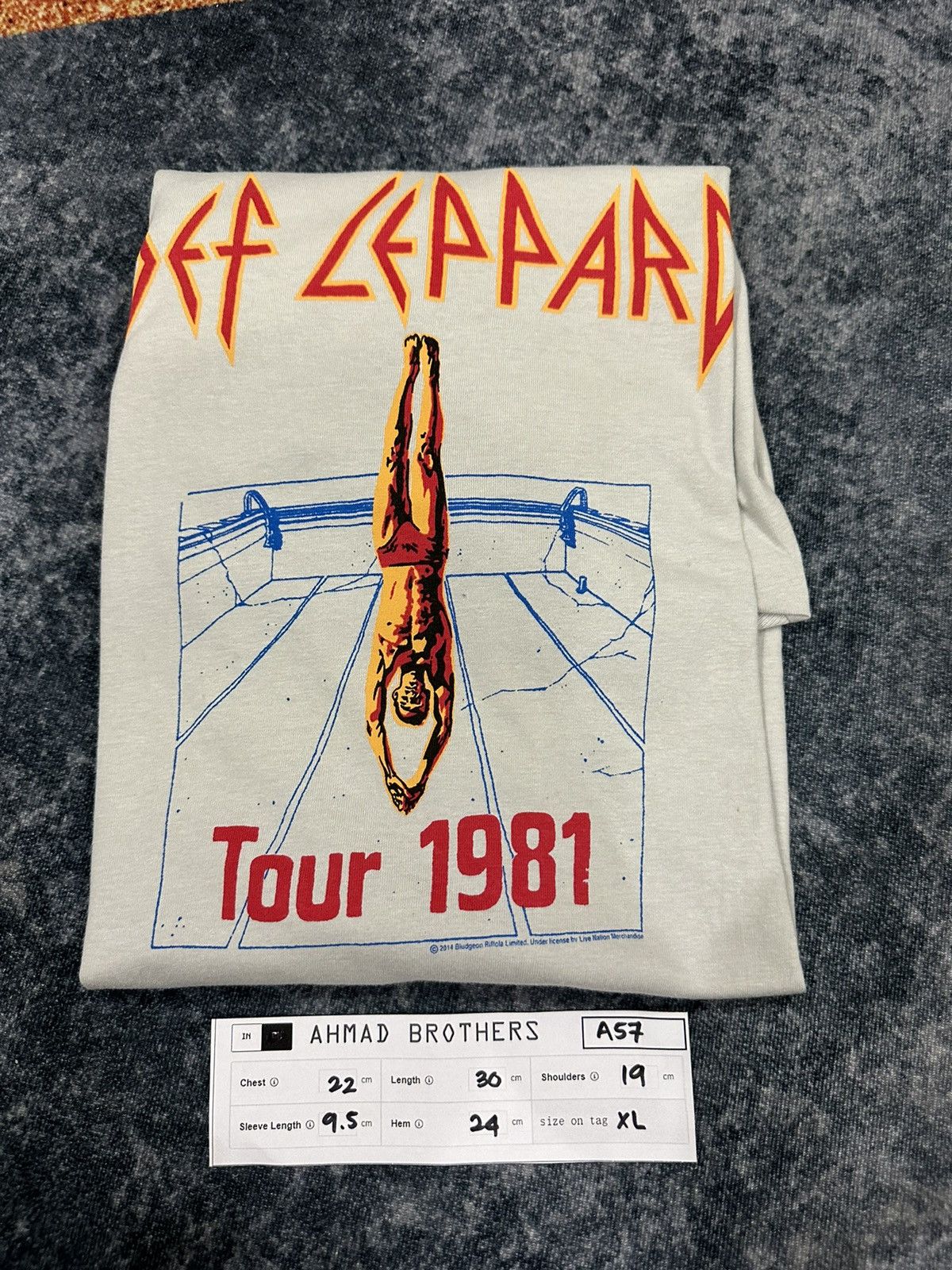 Band Tees Def Leppard Tour 1981 High N Dry ©️2014 repro by GU A57 Size US M / EU 48-50 / 2 - 11 Thumbnail