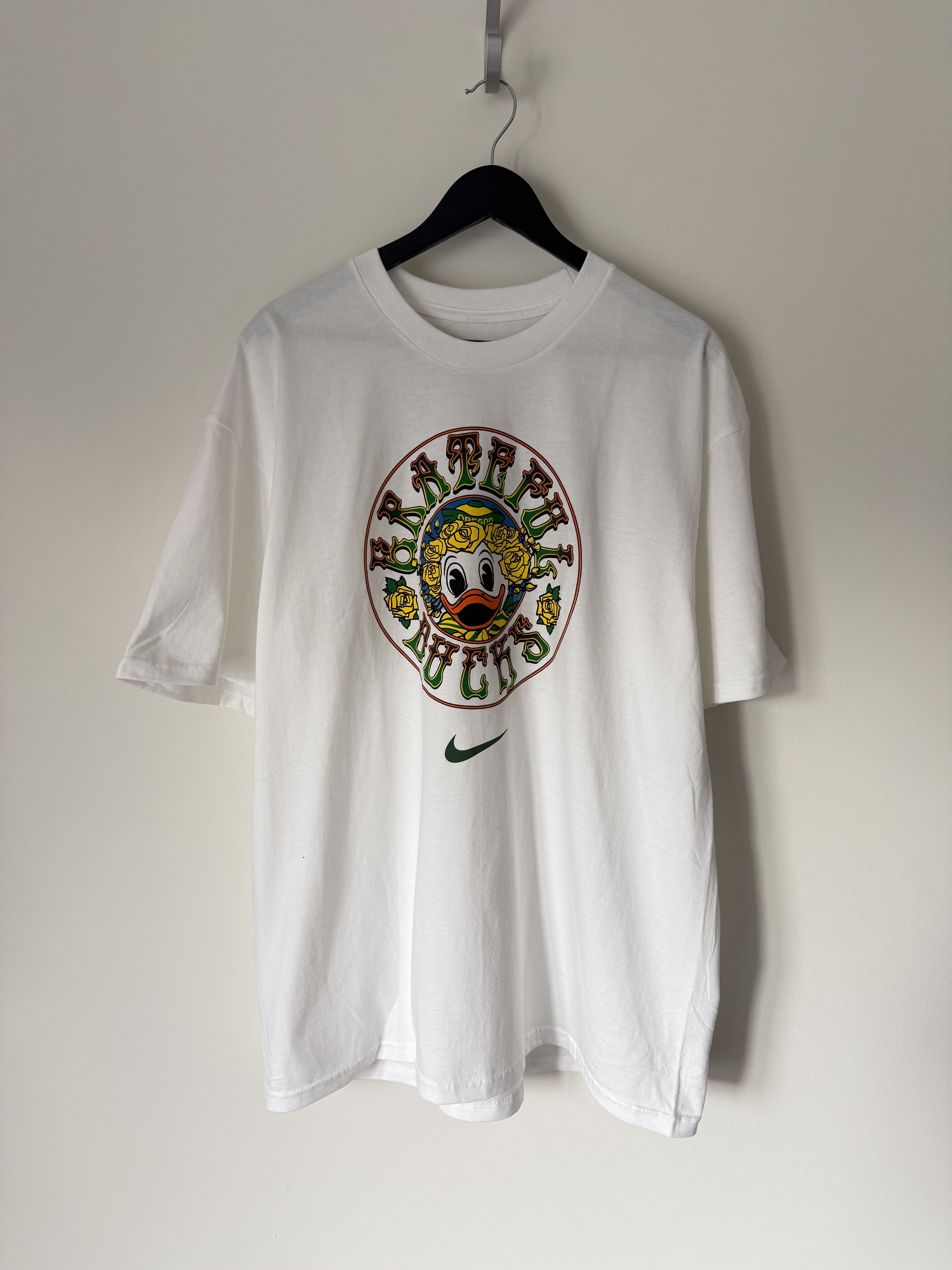 Nike Nike Class Trip Grateful Dead Ducks and Roses Tee in White Size US XL / EU 56 / 4 - 1 Thumbnail