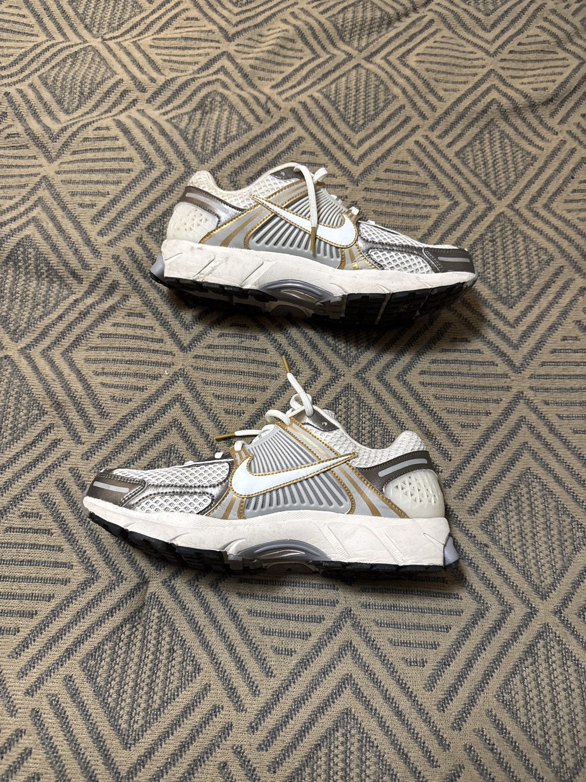 Nike Nike vomero 5 Size US 10 / EU 43 - 3 Thumbnail