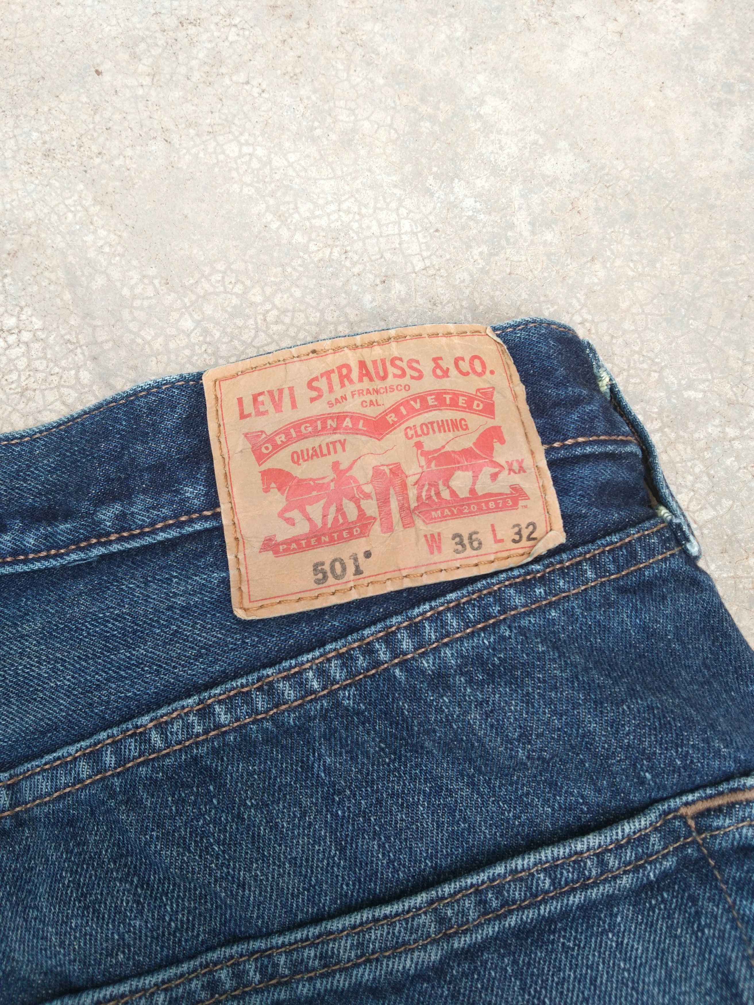 Levi's Vintage Levi's 501 Faded Blue Straight Leg Jeans 36x32 Size US 36 / EU 52 - 4 Thumbnail