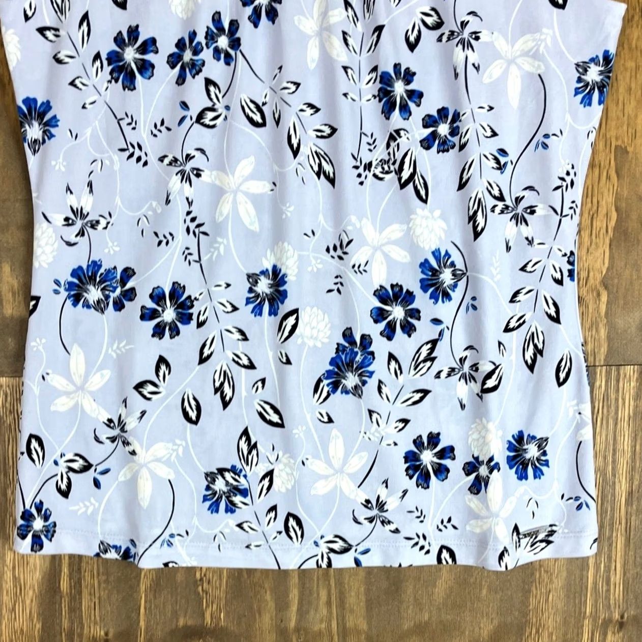 Vintage Ivanka Trump Blouse Purple Multi Floral Pleated Front Sleeveless Stretch S Women Modern Workwear Casual Formal Party/Cocktail Size S / US 4 / IT 40 - 3 Thumbnail