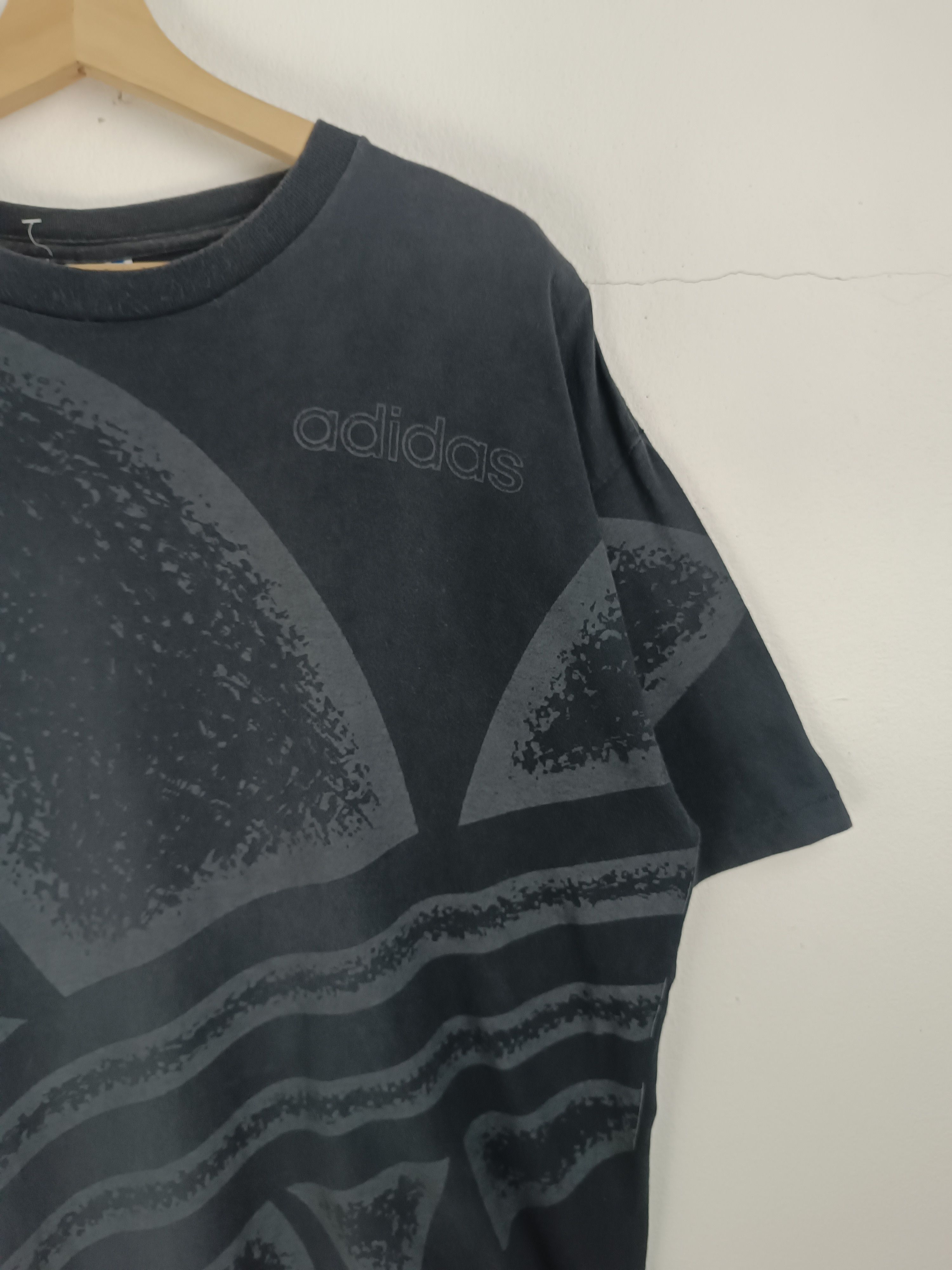 Adidas VINTAGE 90'S ADIDAS OVERPRINT BIG LOGO FADED TEE TREFOIL Size US XL / EU 56 / 4 - 8 Thumbnail