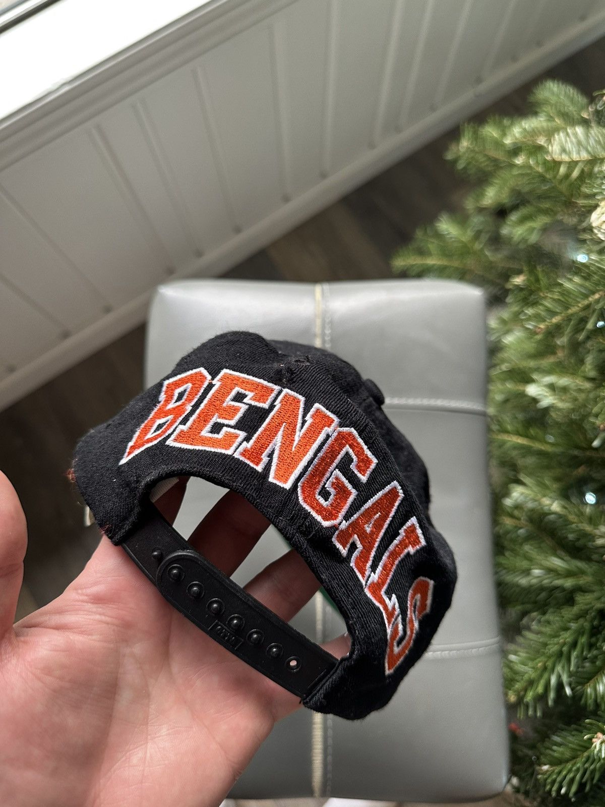Vintage Vintage 90’s Bengals Spellout hat Size ONE SIZE - 1 Thumbnail